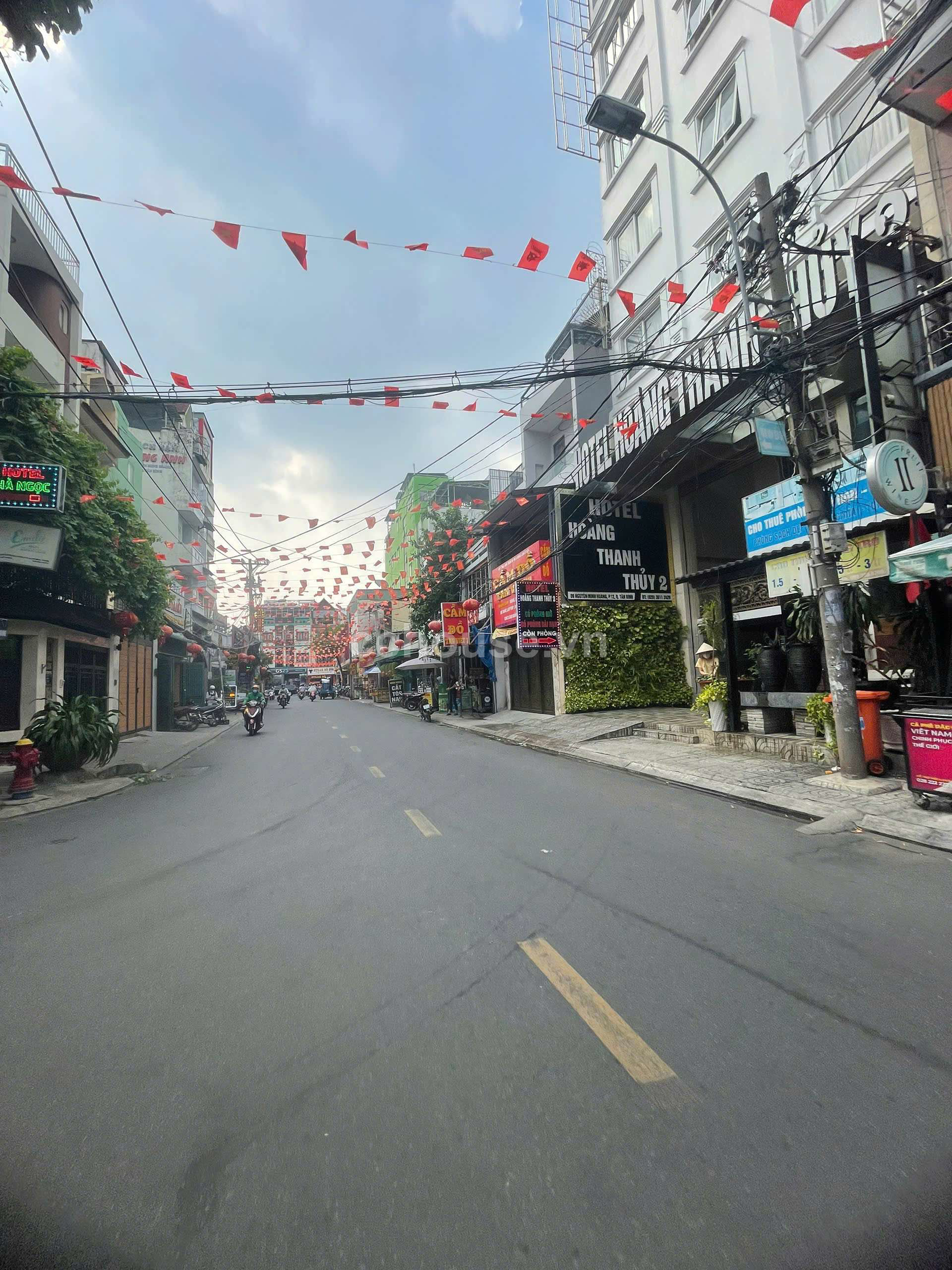 Măt Tiền Kinh doanh Huỳnh Văn Bánh P.11 Q Phú Nhuận 