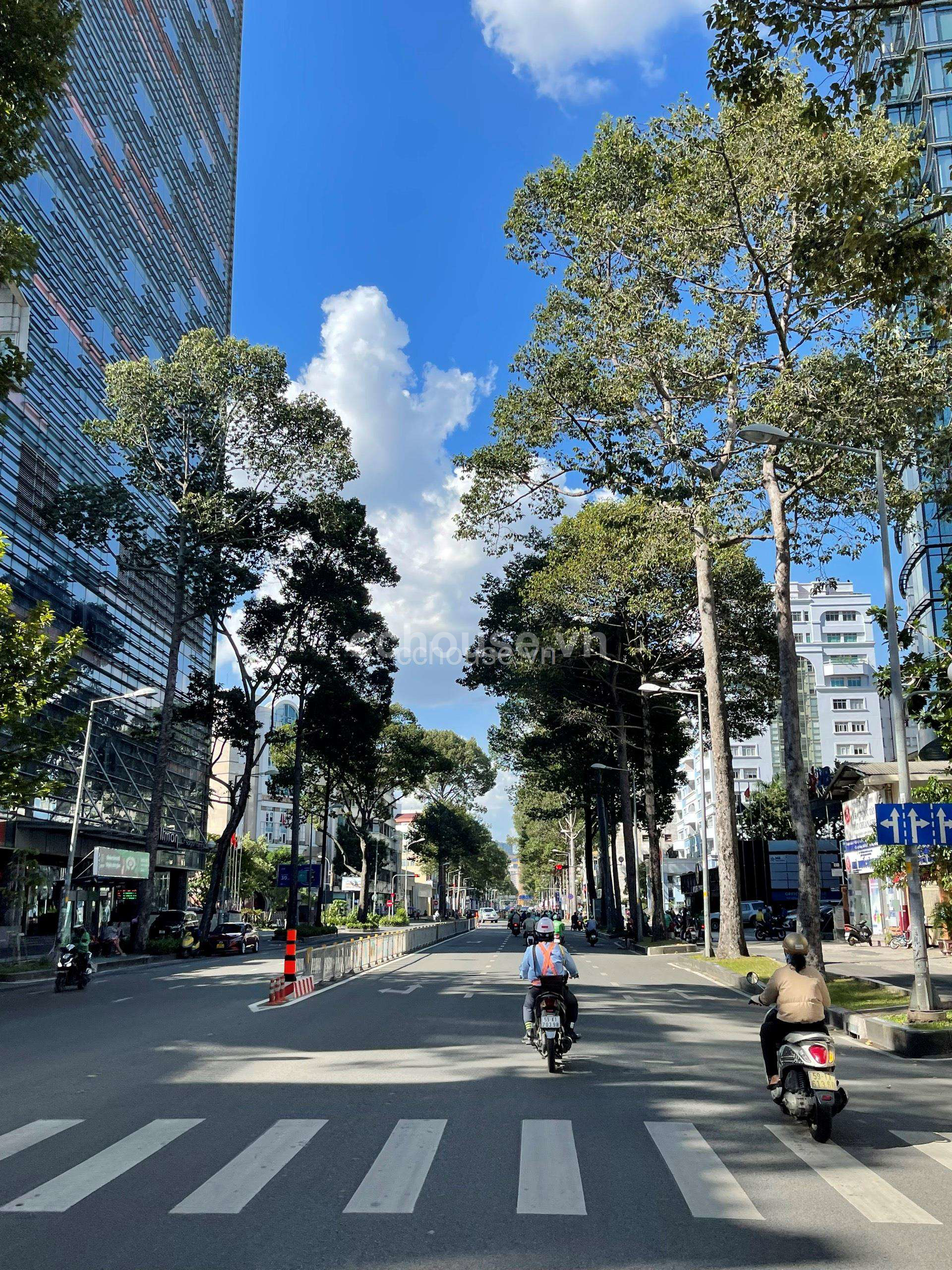 Goc-2-mat-tien-Tran-Hung-Dao-Phuong-Cau-Ong-Lanh-Quan-1-Can-goc-co-hem-ben-hong-id9902