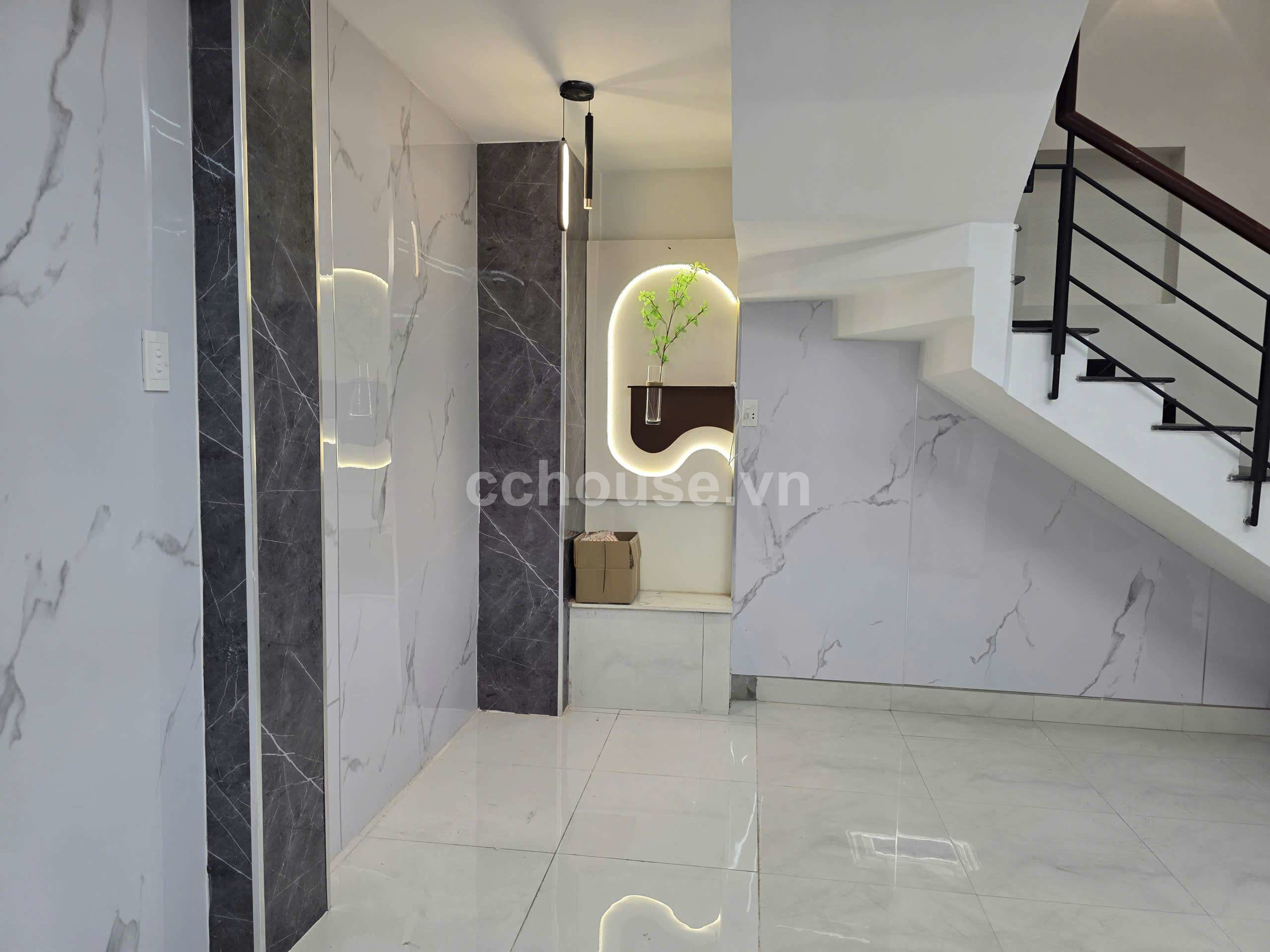 Siêu Phẩm Đường 8m Cách MT Lạc Long Quân vài bước chân .Ngang 5.5m
