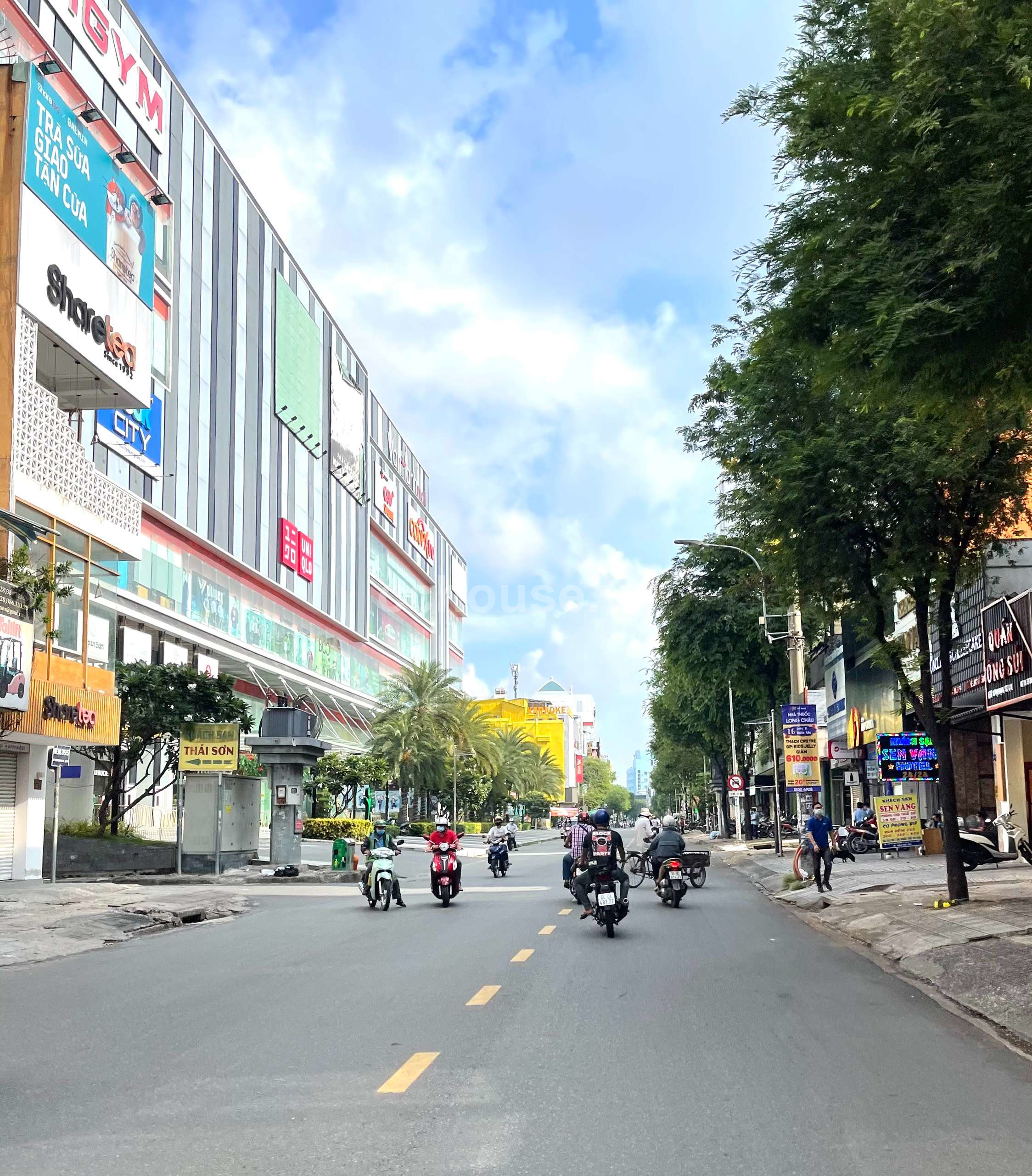 Tòa nhà MT Sư Vạn Hạnh, P.Hòa Hưng. DT 8x18m, hầm 8 tầng
