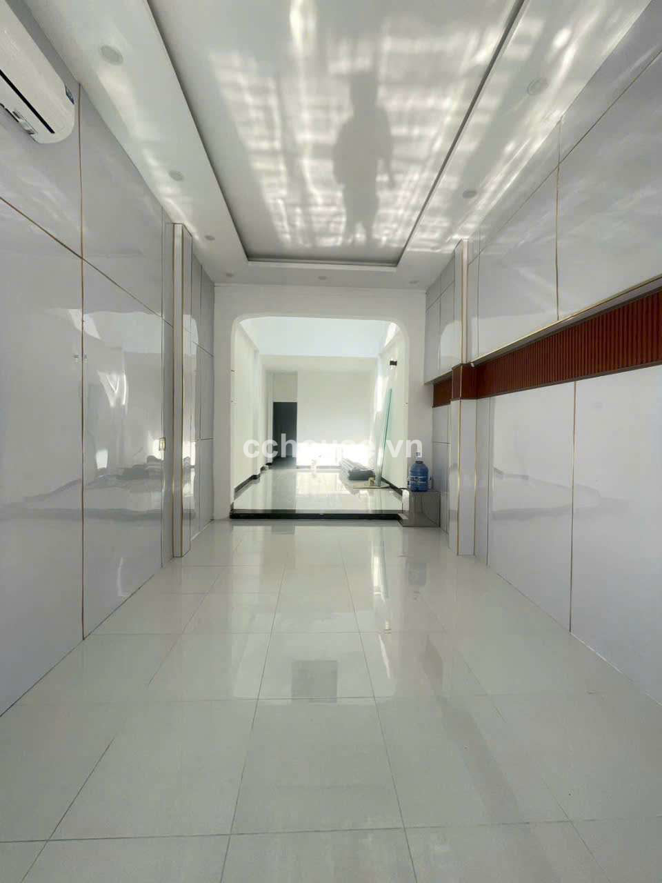 Toa-nha-6-tang--Mat-Tien-Kinh-Doanh--Au-Co--Tan-Binh-vi-tri-dep--co-Thang-may-id9863