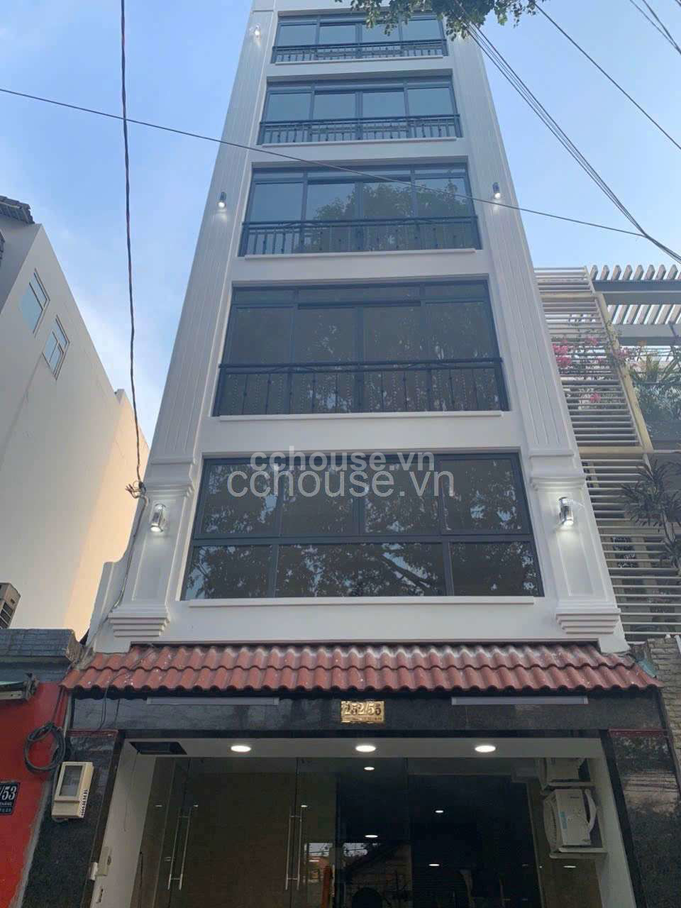 Toa-nha-8-tang-Mat-Tien-Noi-bo-Cao-Thang-P-12-Q10--Co-Ham-id10013