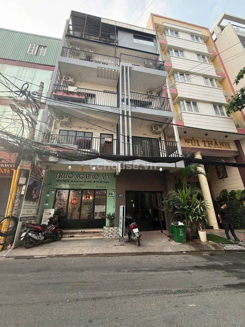 Sieu-Pham-Toa-nha-ngang-Gan-8m-ngay-ETown-Cong-Hoa-id9839