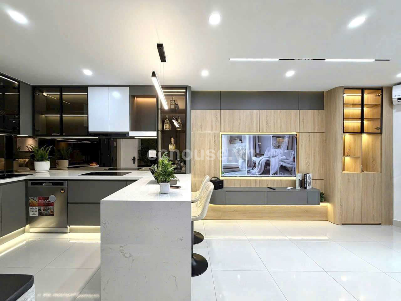 Nhà mới hẻm xe hơi thông Phan Xích Long P.1 Q. Phú Nhuận