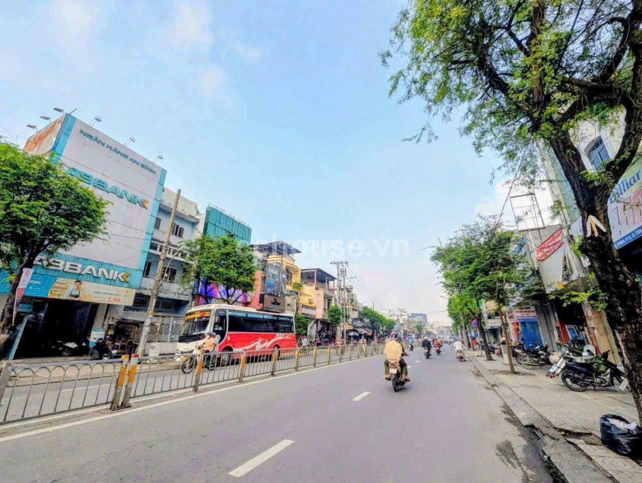 Mặt tiền Trường Chinh. 7.5x35m ( DTCN 260m). MĐXD : Hầm + 6 Tầng 
Giá bán : 60ty Tl