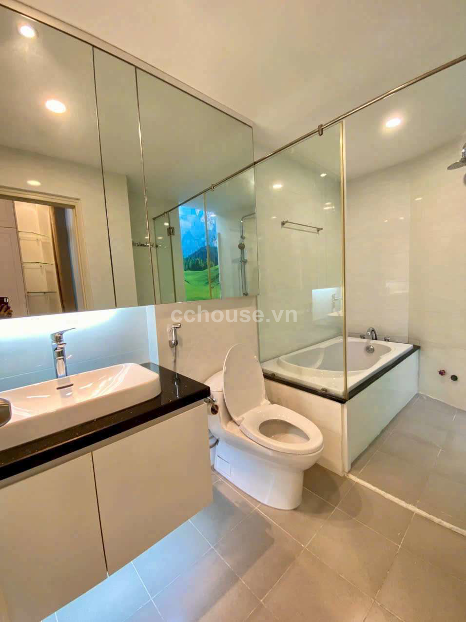 HẺM XE HƠI 8M CMT8 Q3 NỞ HẬU TÀI LỘC