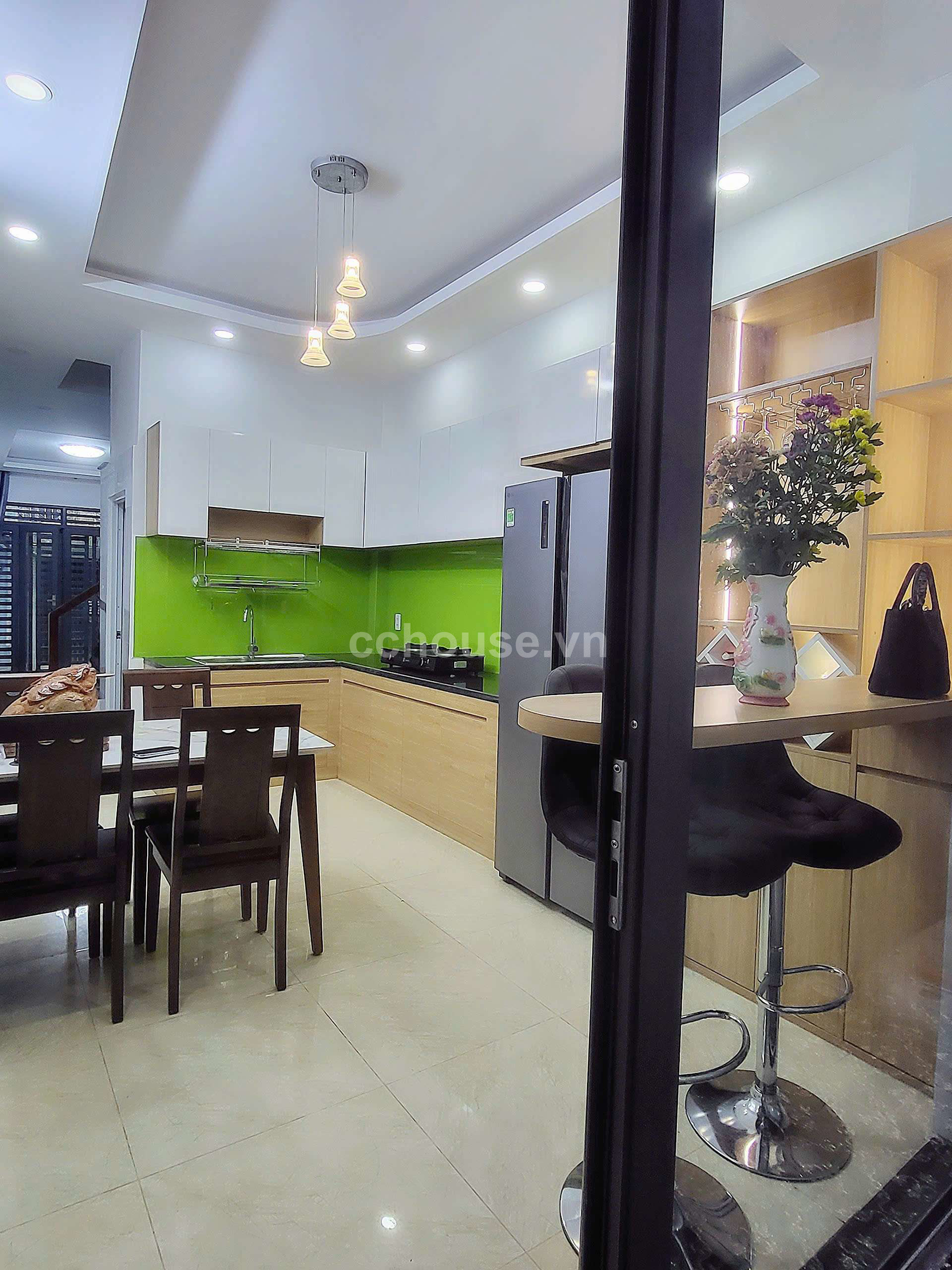 Nhà hẻm xe hơi ngay Phan Đăng Lưu .Q. Phú nhuận . Nhà mới vào ở ngay