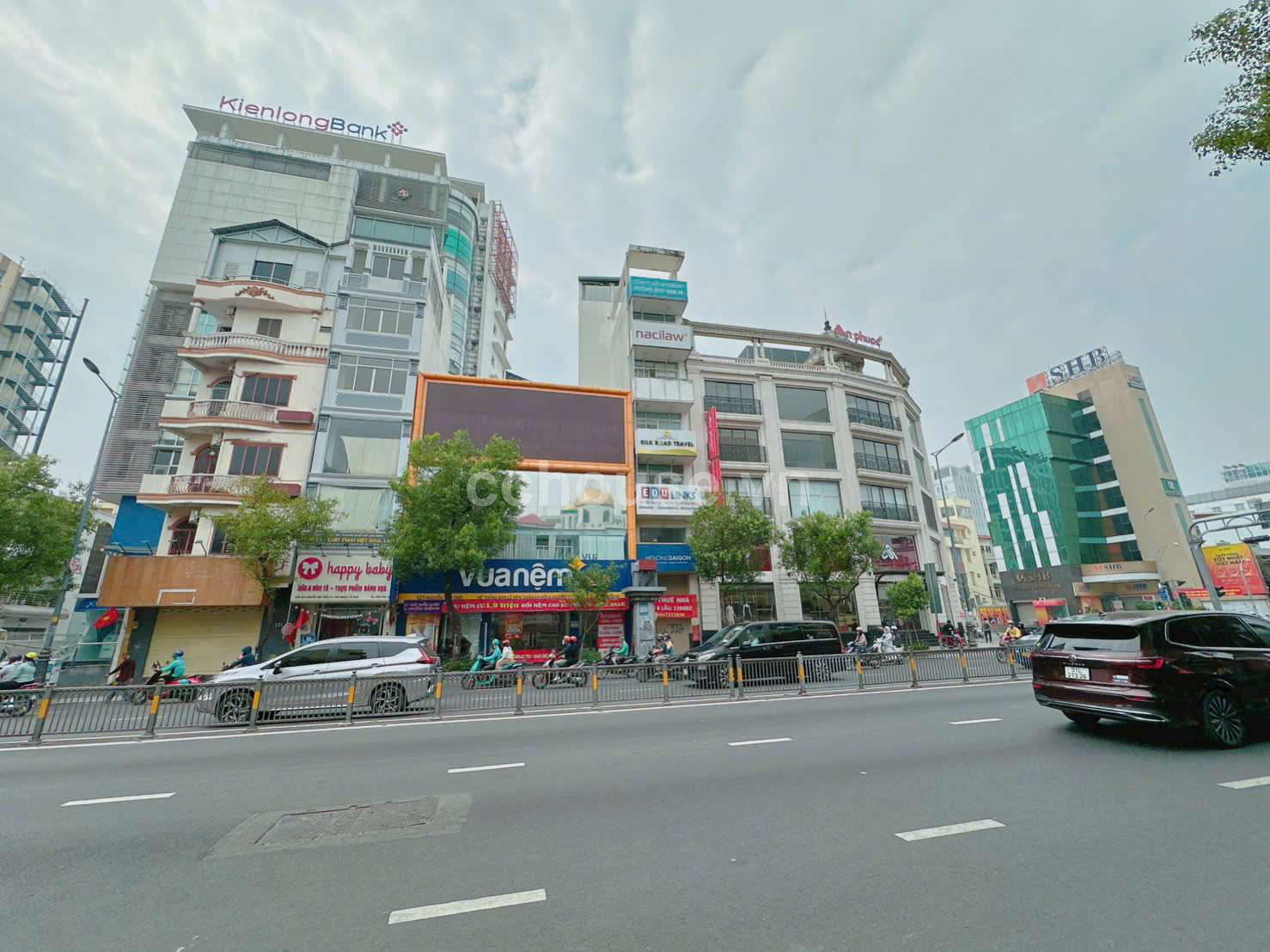  HÀNG HIẾM – MẶT TIỀN TRỤC VÀNG NGUYỄN VĂN TRỖI 