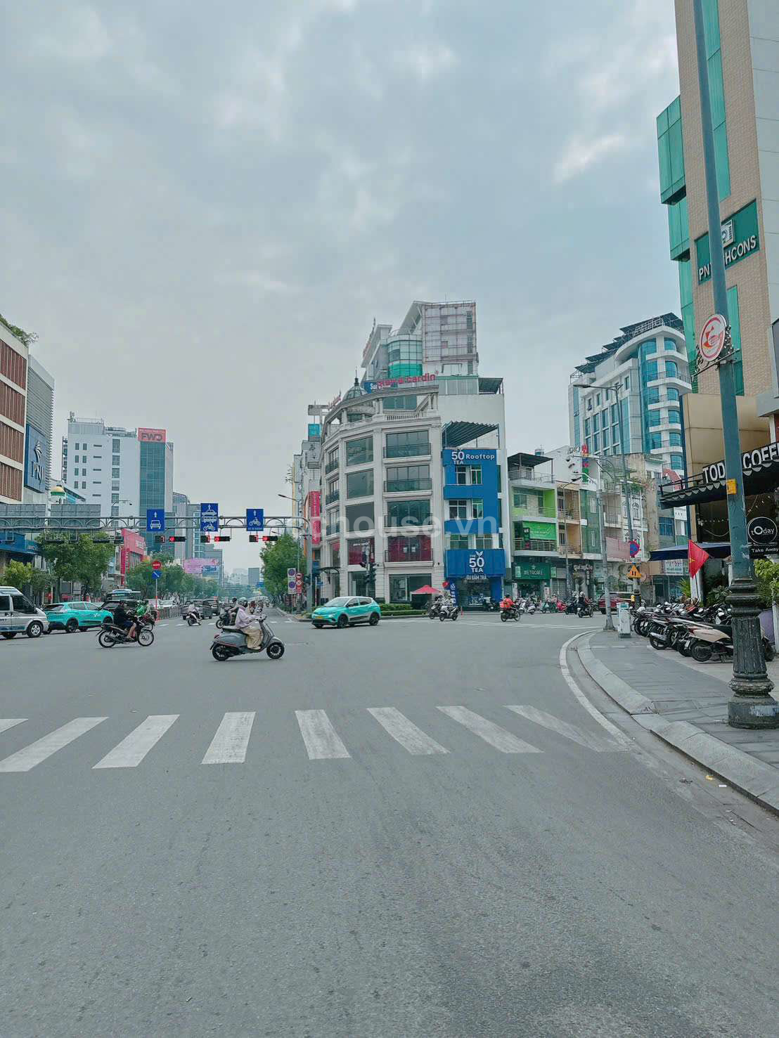  HÀNG HIẾM – MẶT TIỀN TRỤC VÀNG NGUYỄN VĂN TRỖI 