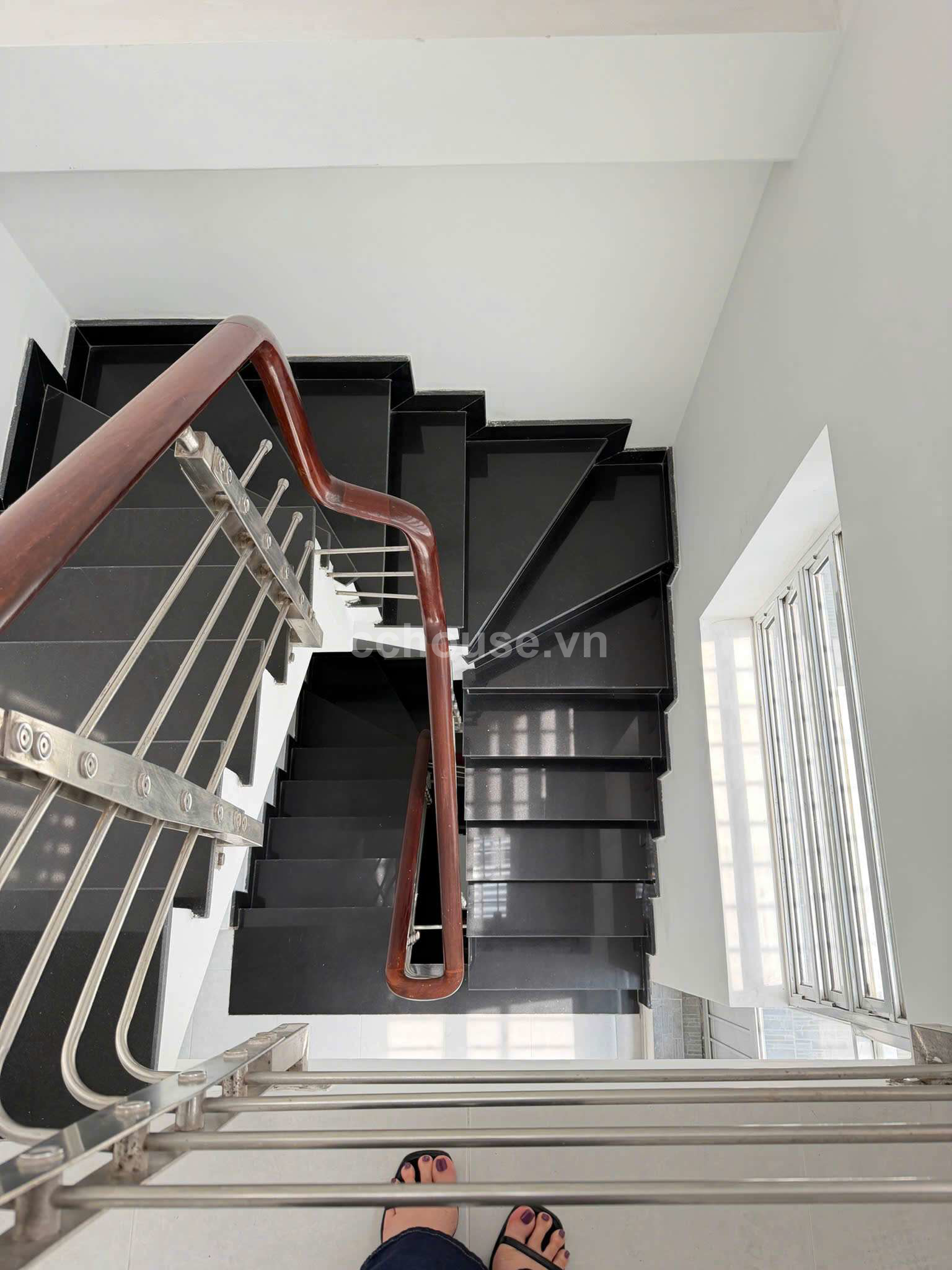 Bán Nhà MT Đường Lê Thị Riêng Bến Thành Quận 1  DT 3m x 13.4m_3 lầu 
