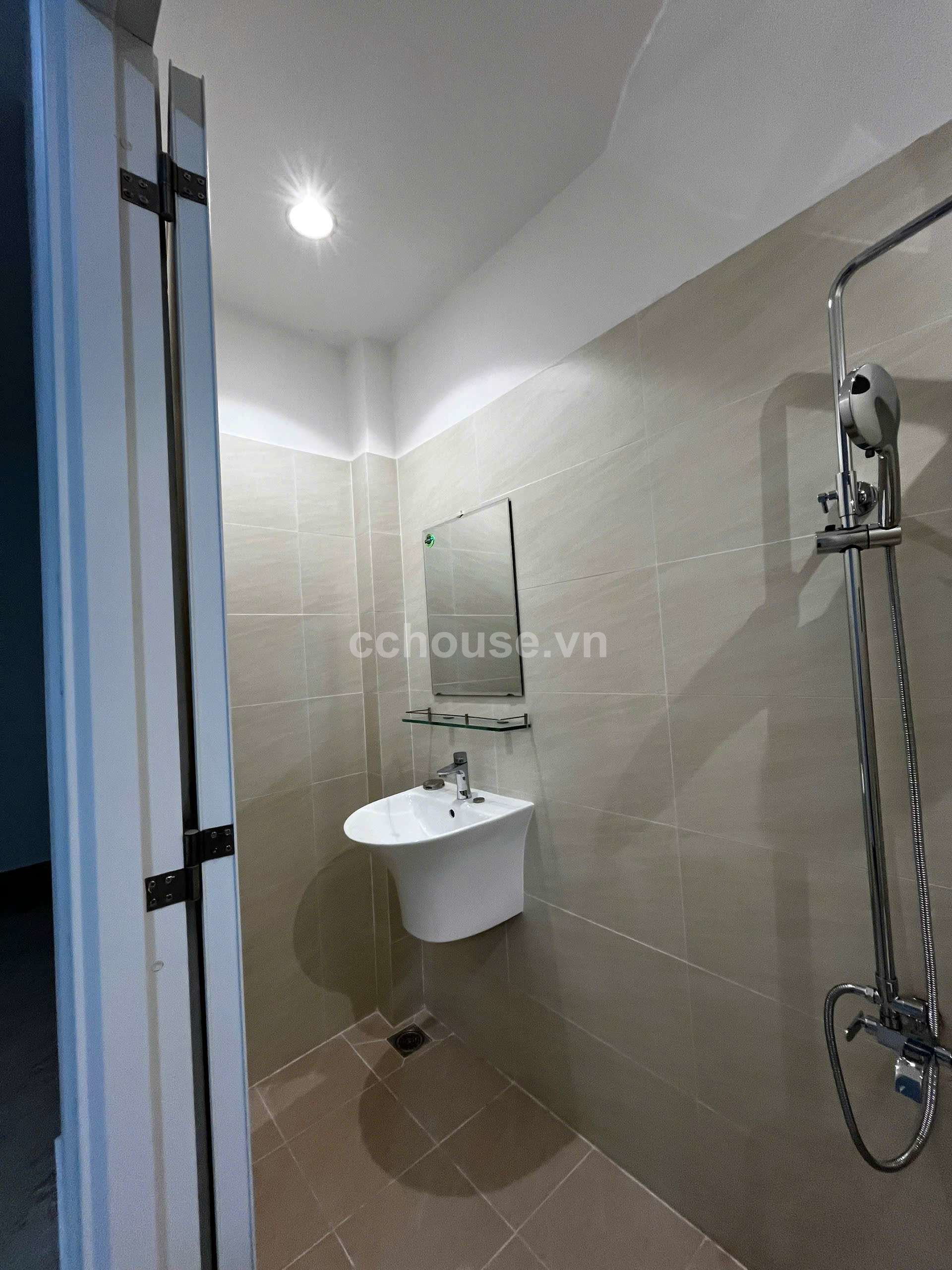 Nhà MT Huỳnh Mẫn Đạt Phường 8 Quận 5_3 Tầng_DT 3.2m x 14m 