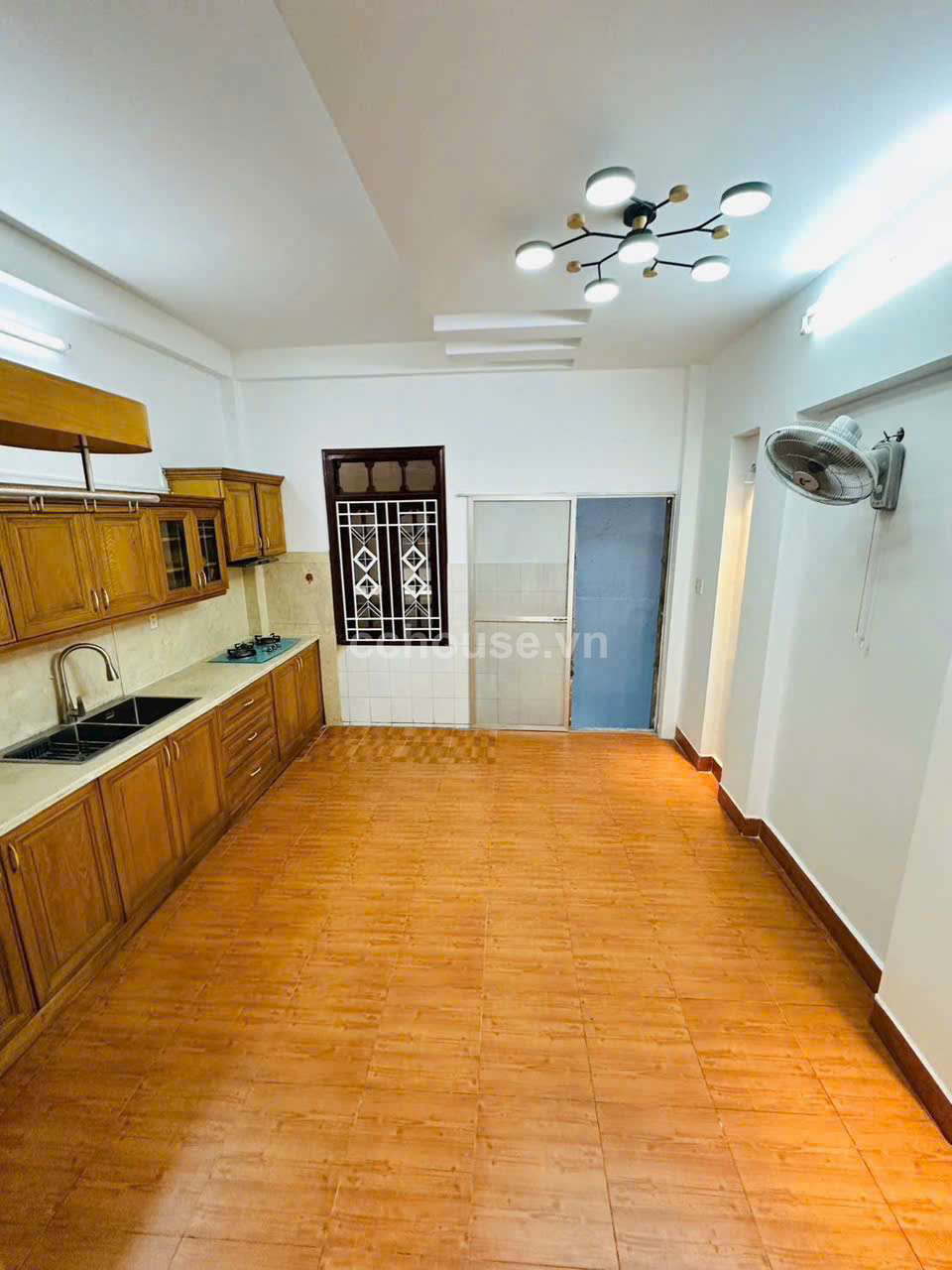 Nhà MTNB 8m Cộng Hoà, Phường 12, Tân Bình ngay khu K300, công nhận 46.2m2, Sử dụng 155.3m2, 10.9 tỷ