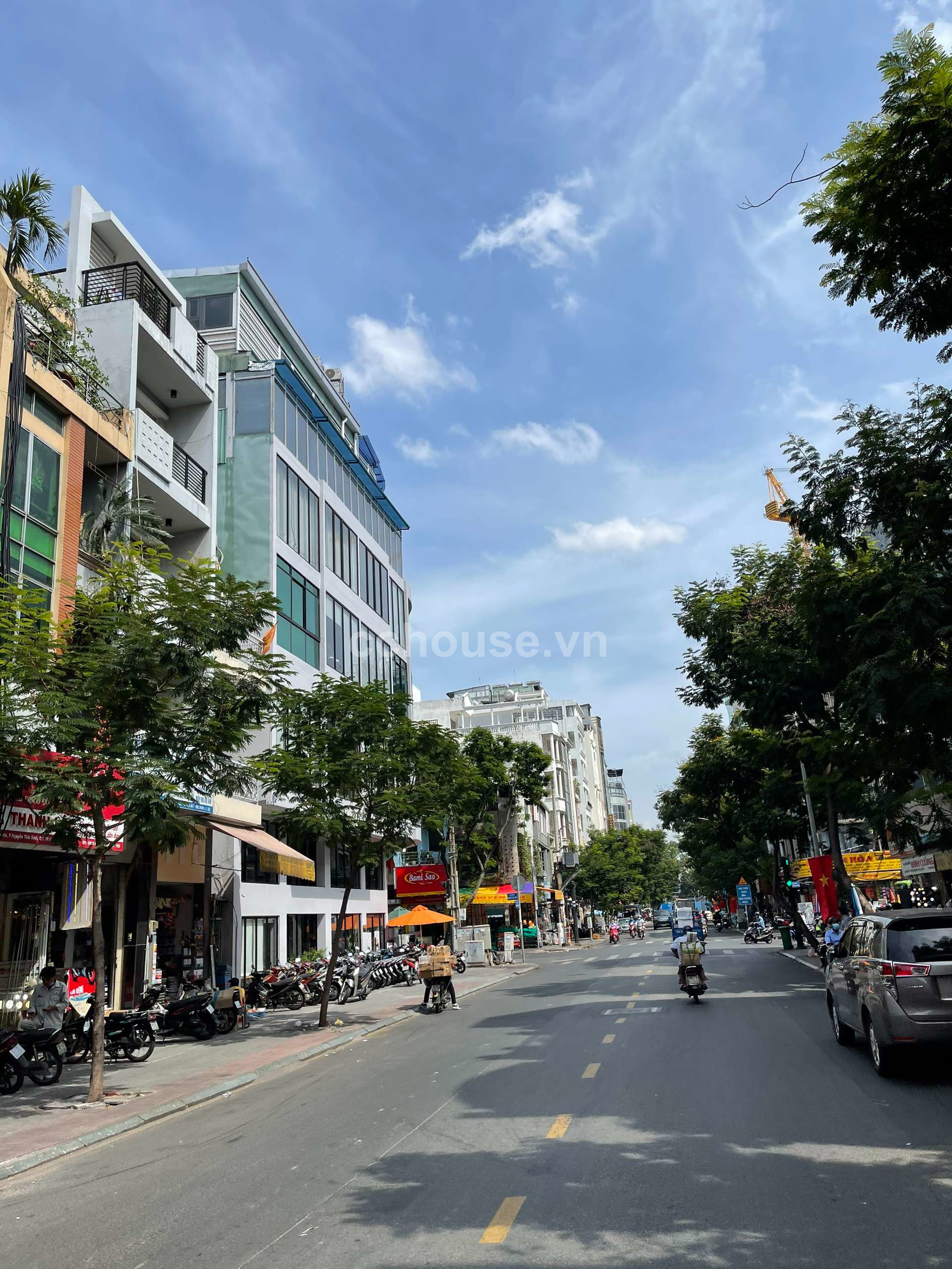 Cho thuê nhà MT Calmette, P.Bến Thành. DT 4.2x9m, 6 tầng ST