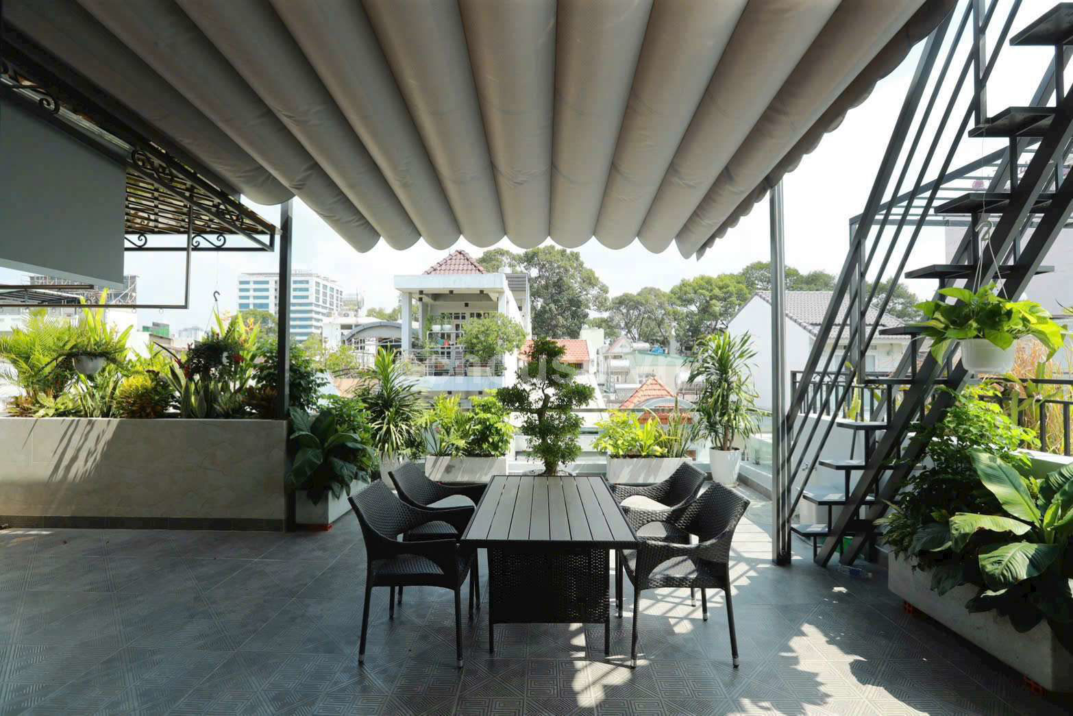 Bán biệt thự đường Nguyễn chí Thanh Q5 ( đoạn gần Hùng Vương)