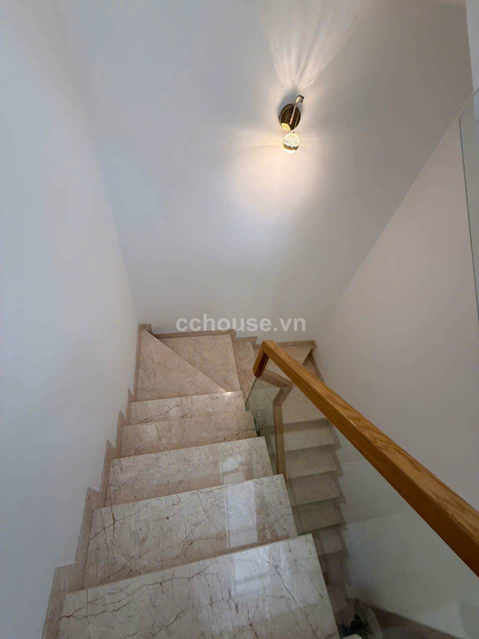 Nhà Căn góc 2MT Đường 6m Cách Mạng Tháng Tám gần Công Viên Lê Thị Riêng, P15, Quận 10
