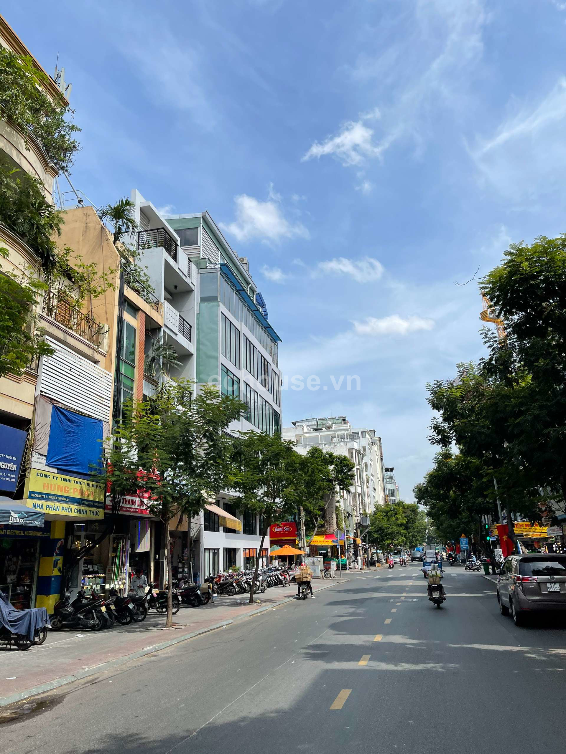 Cho thuê nhà MT Calmette, P.Bến Thành. DT 4.2x9m, 6 tầng ST