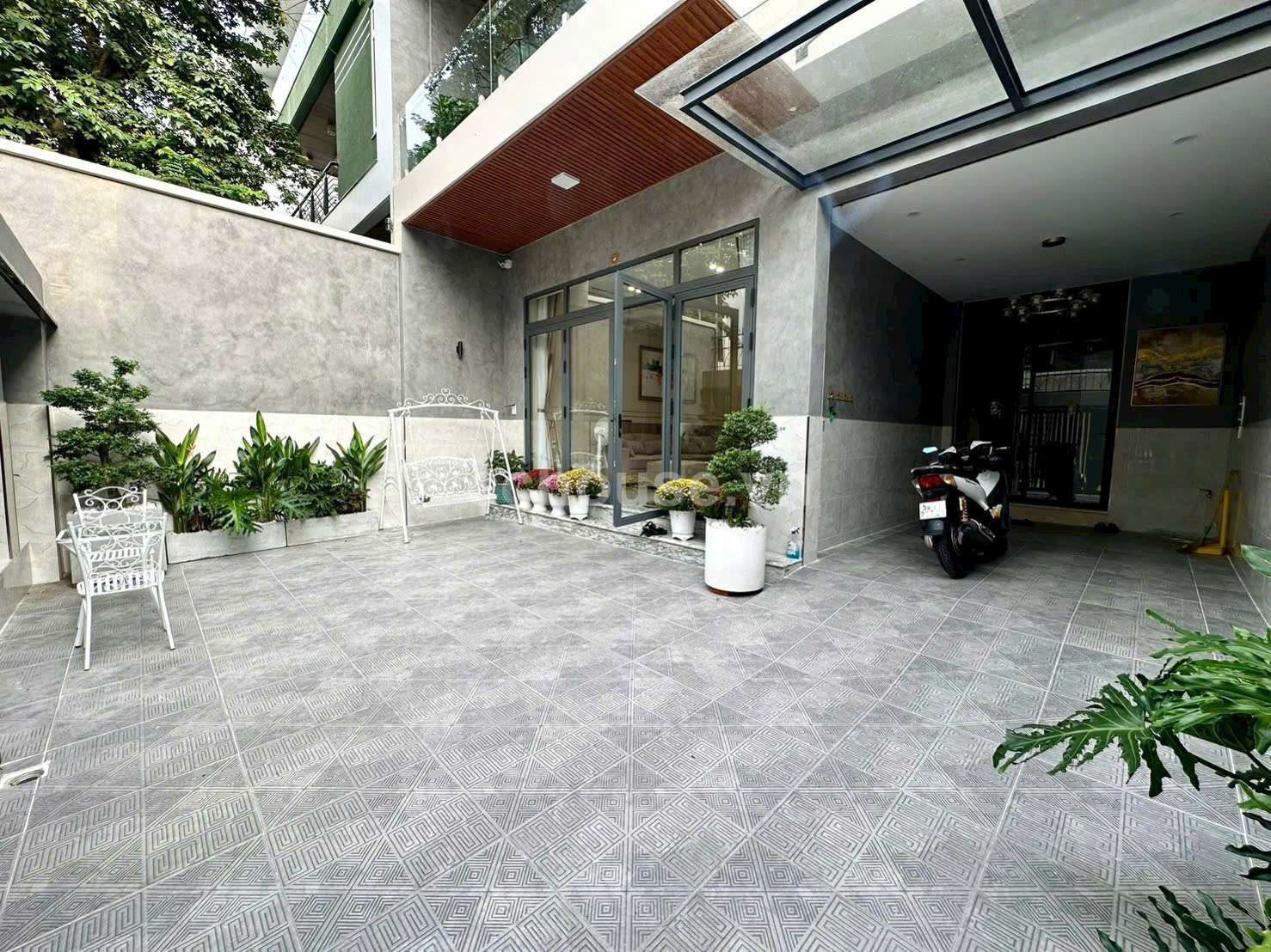 Bán biệt thự đường Nguyễn chí Thanh Q5 ( đoạn gần Hùng Vương)