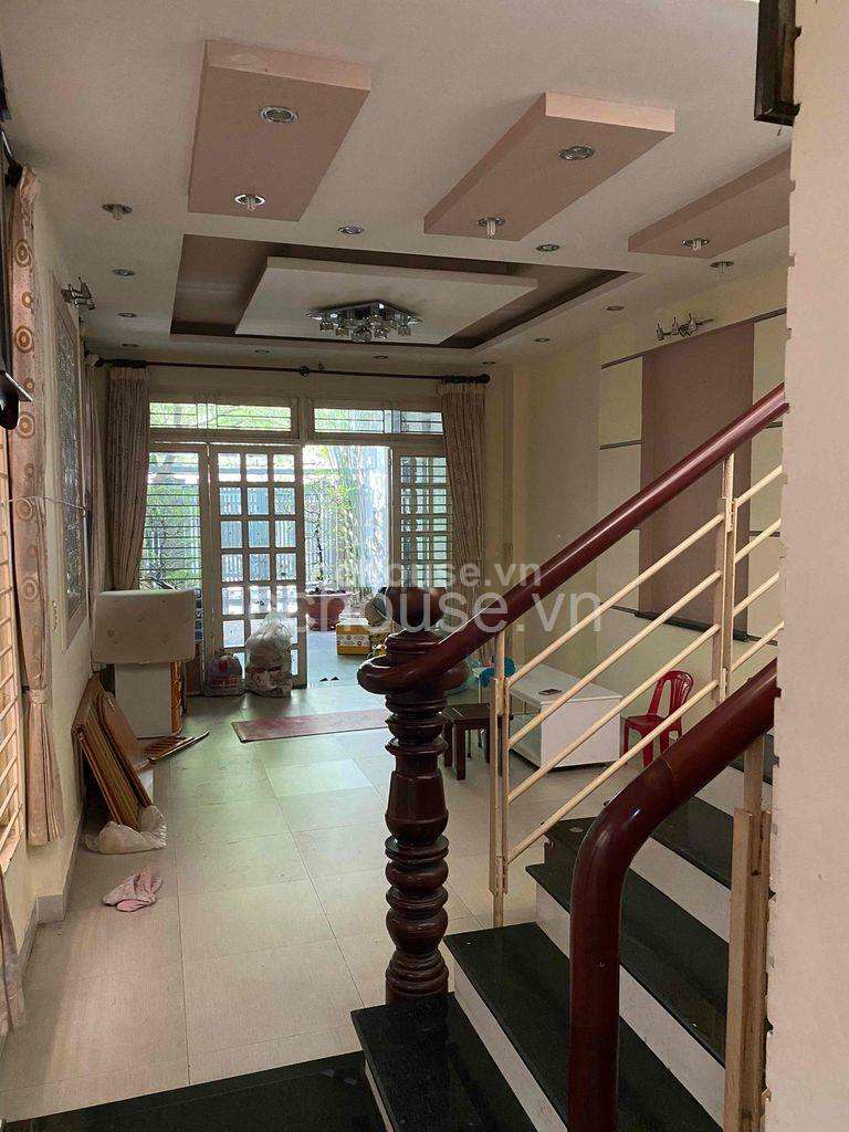 BIỆT THỰ NGAY  PHẠM VĂN HAI, GIÁP QUẬN 10 ngang Gần 5m