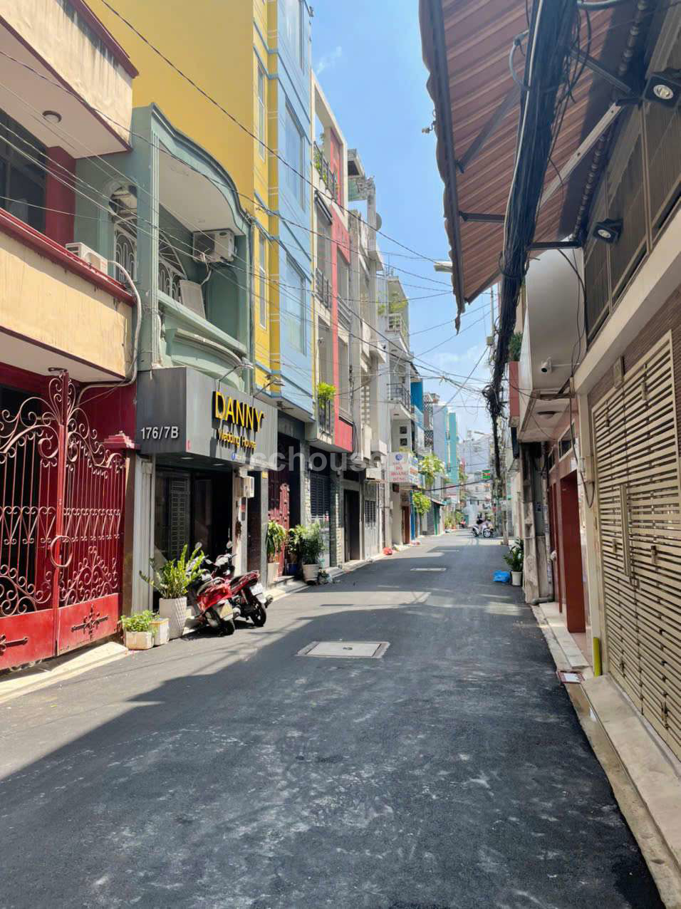 NHA-DEP-NGAY-TRUNG-TAM-PHU-NHUAN-HXH-DO-NHUA-RONG-8MDT-4m-x-17mDTCN-646m2-3-tang-ST-id10217