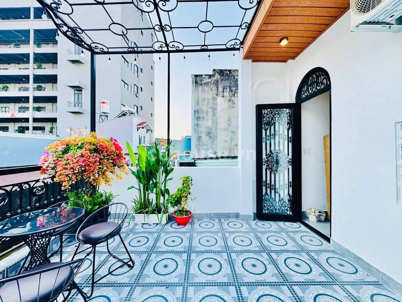 Sieu-Pham-Nha-Hem-Tang-Bat-Ho-Phuong-11-Quan-Binh-Thanh-DT-38m-x-85m-3-tang-ST-id10210