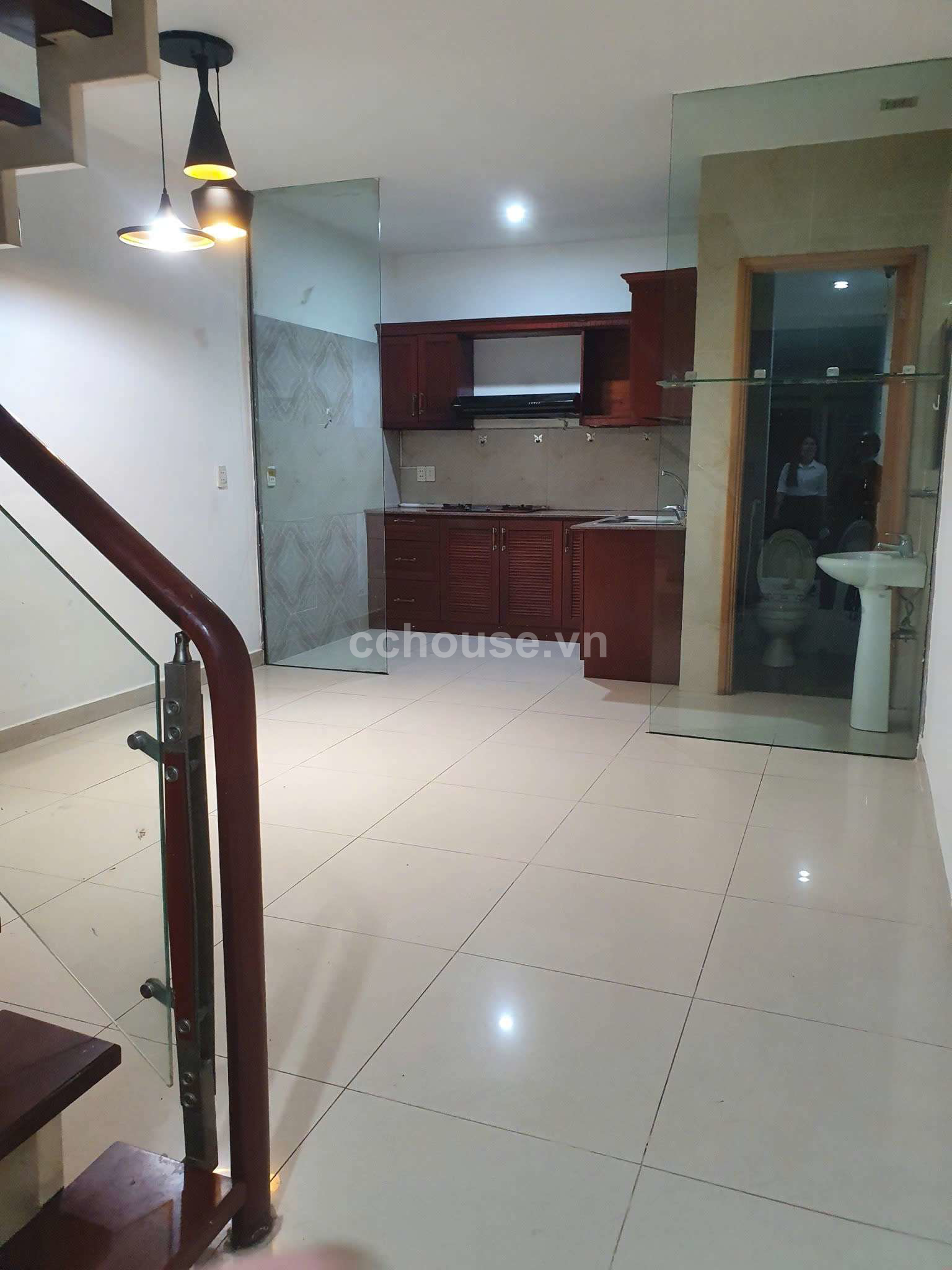 NHÀ ĐẸP NGAY TRUNG TÂM PHÚ NHUẬN, HXH ĐỔ NHỰA RỘNG 8M_DT 4m x 17m_DTCN 64.6m2 3 tầng ST