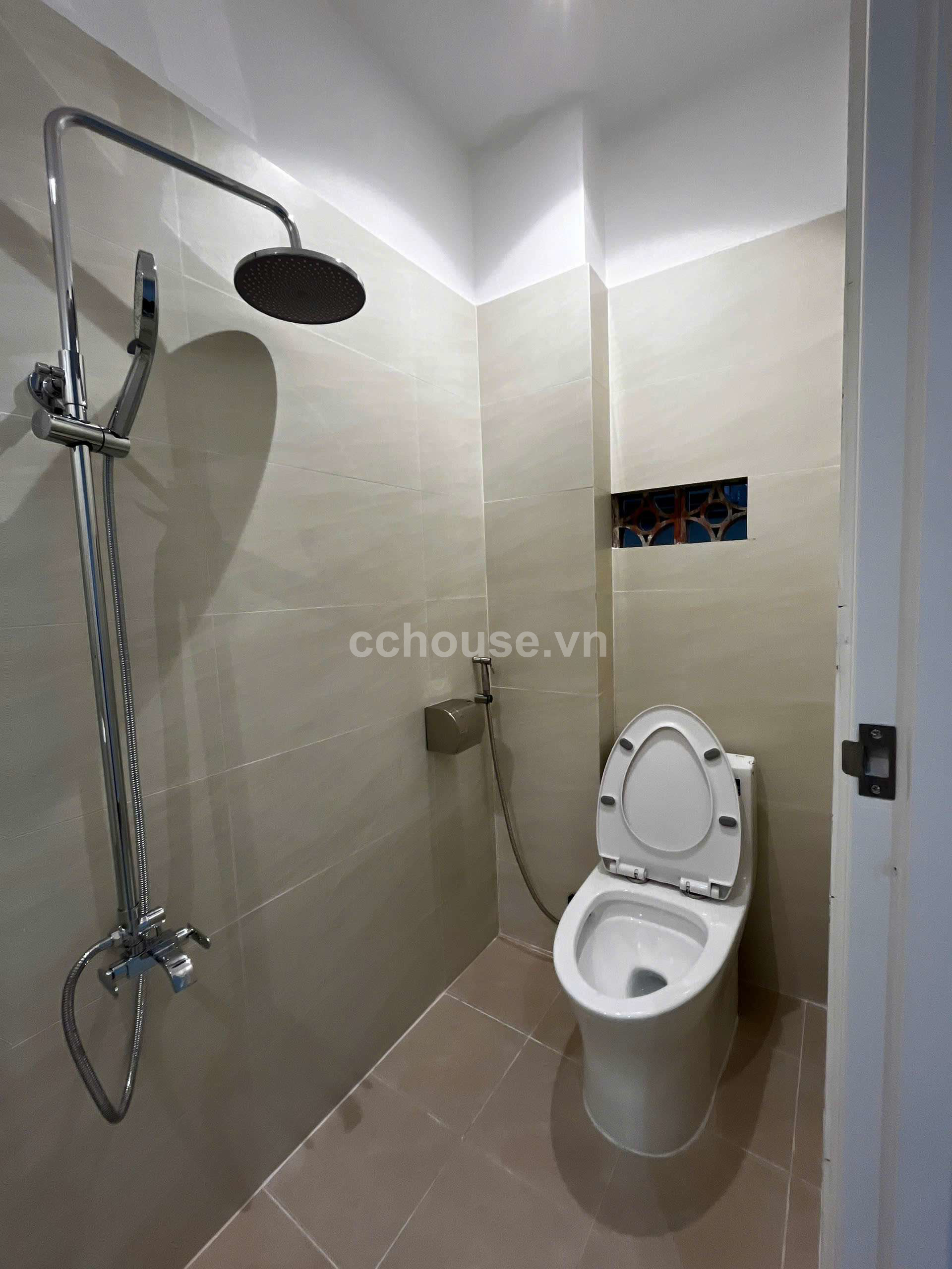Nhà MT Huỳnh Mẫn Đạt Phường 8 Quận 5_3 Tầng_DT 3.2m x 14m 
