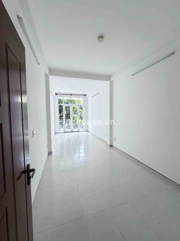 Bán Nhà MT Đường Lê Thị Riêng Bến Thành Quận 1  DT 3m x 13.4m_3 lầu 