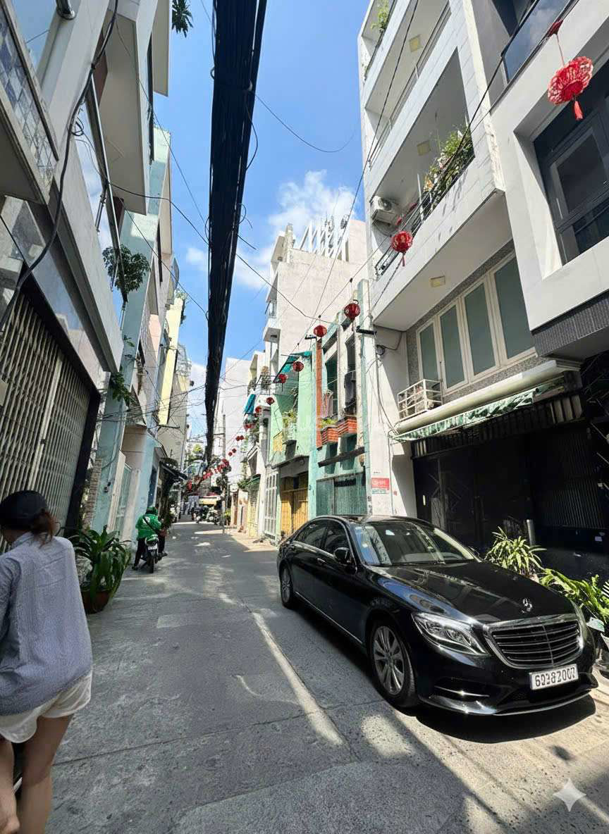 Duy nhất trong khu vực đường 8m .Khu Vip 489A . Huỳnh Văn Bánh Q. Phú Nhuận 