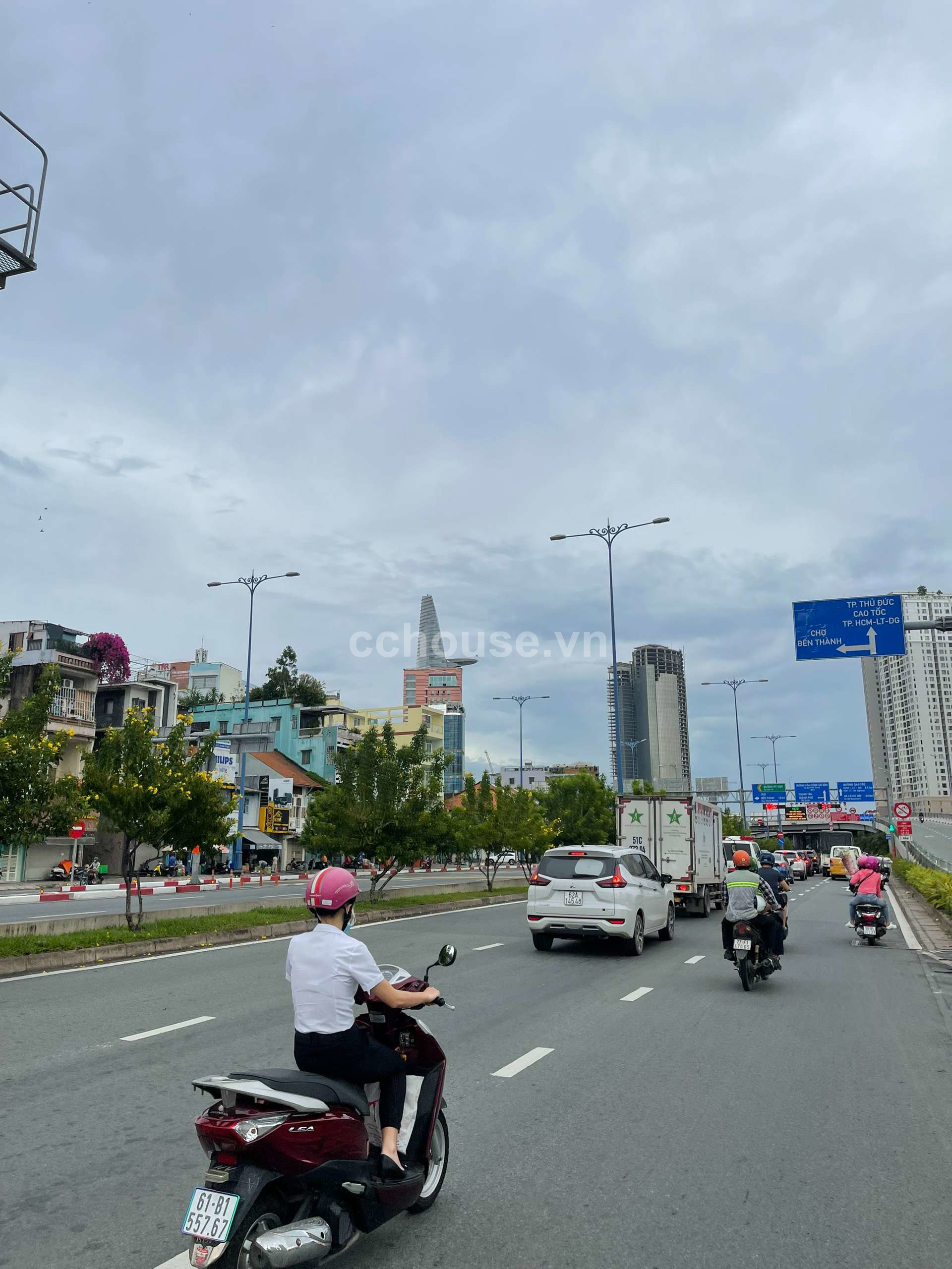 NHÀ MẶT TIỀN TRUNG TÂM QUẬN 1, KHU VỰC KINH DOANH SẦM UẤT.