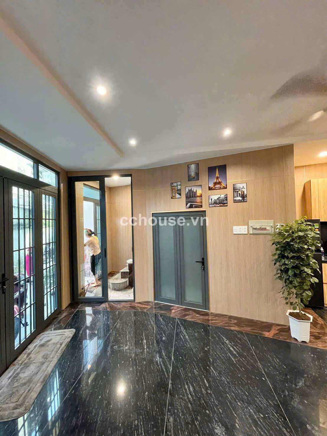 CHDV CAO CẤP CÁCH MẠNG THÁNG 8 PHƯỜNG 11 QUẬN 3.
( DT 6m X 10m, Trệt 3 lầu , Giá 9.3 tỷ
