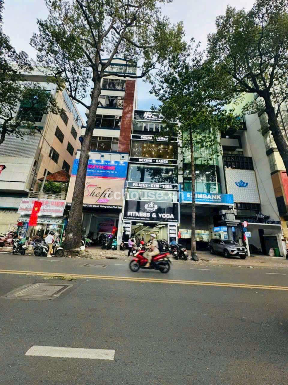  Nguyễn Chí Thanh, Phường 9, Quận 5
( DT 6.8x30, 4 lầu , HDT 120tr )