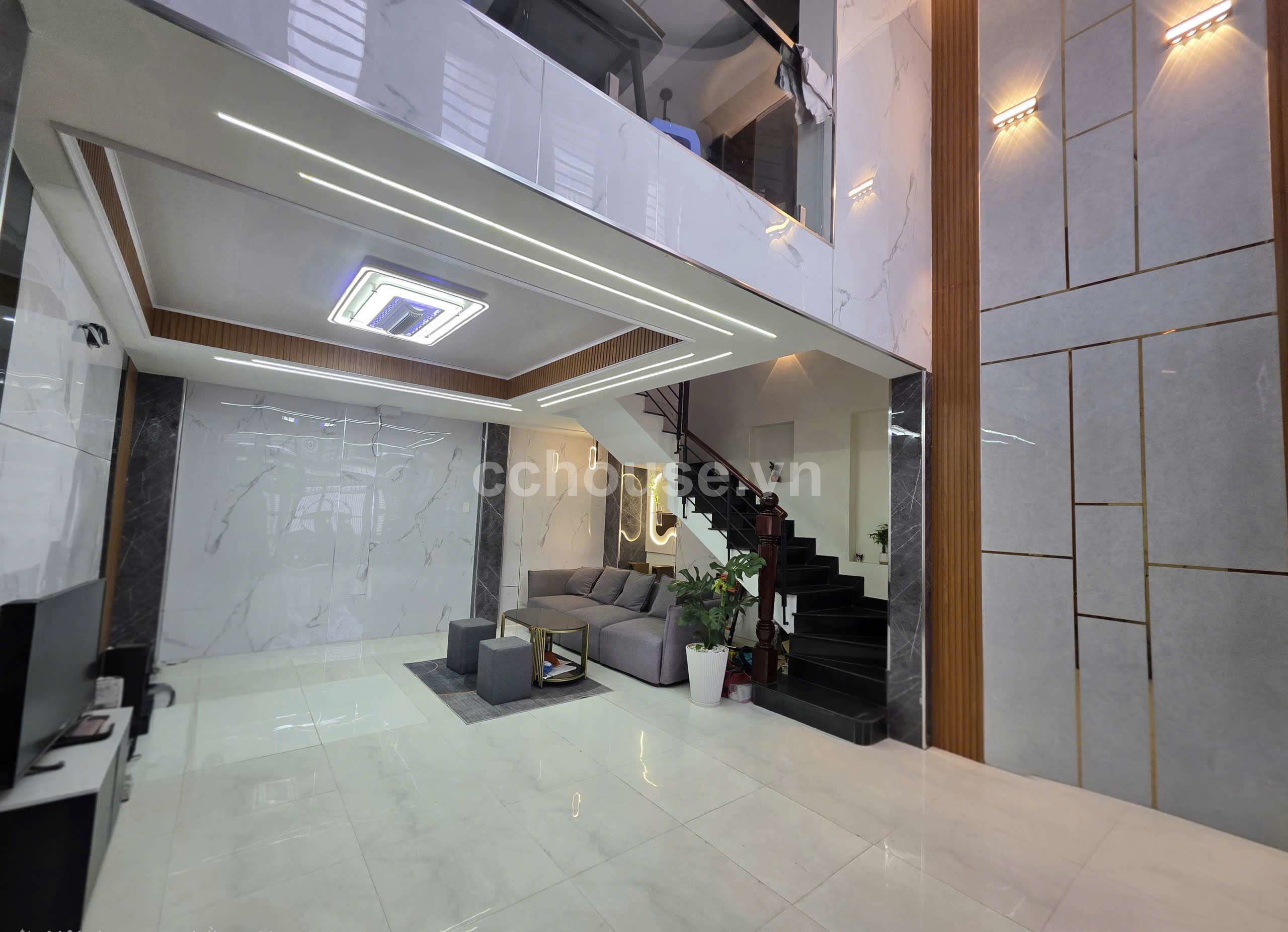 Hẻm 8m Lạc Long quân . P.5. Q11