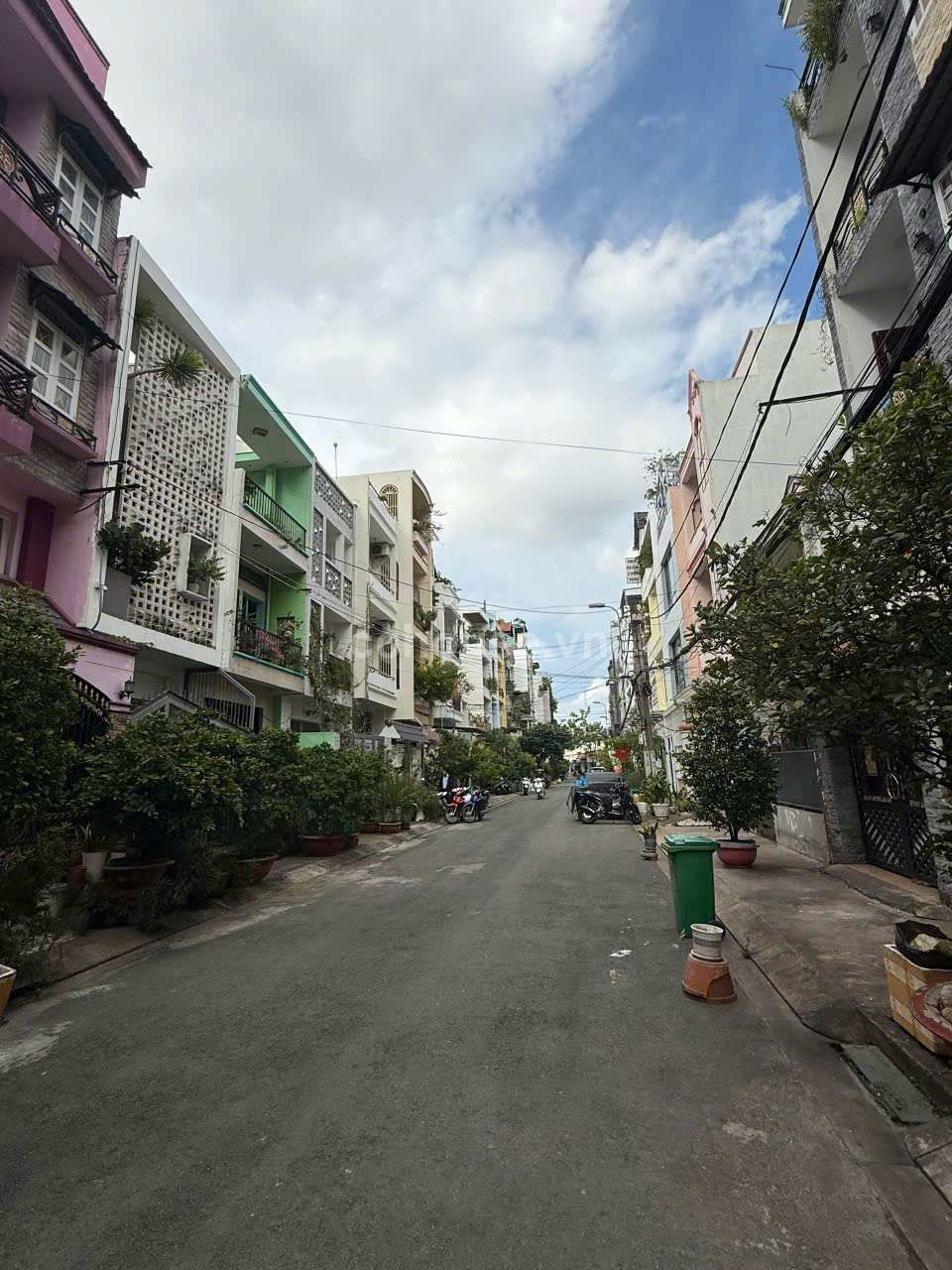 Đường 10m NB 3/2,Quận 10.DT 6m * 12m. Công Nhận : 72m2. Kết Cấu : 1 Trệt + 3 Lầu. Giá Bán : 17 Tỷ