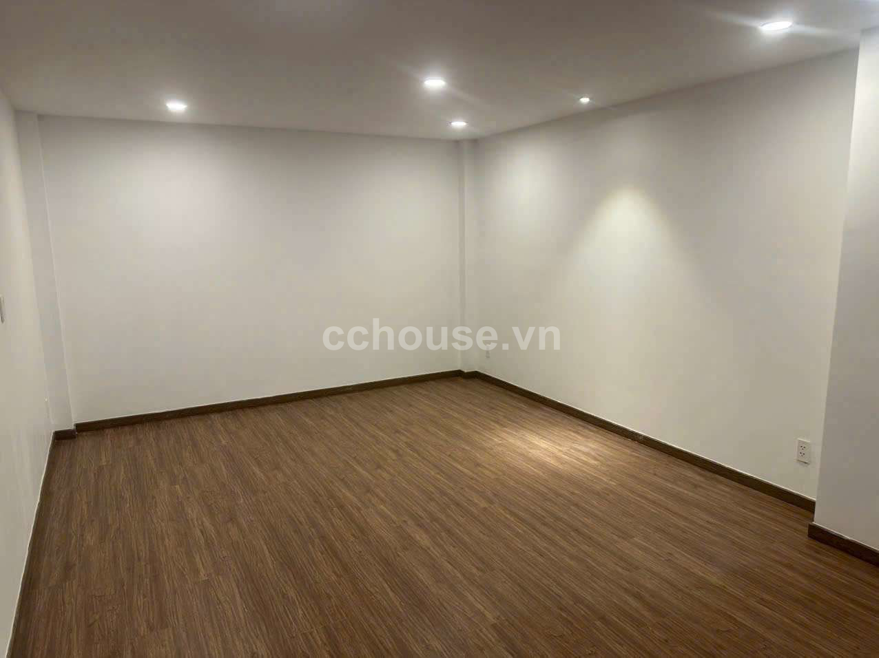  Hạ giá bán nhanh Nhà hẻm 6m CMT8 giáp Quận 3 