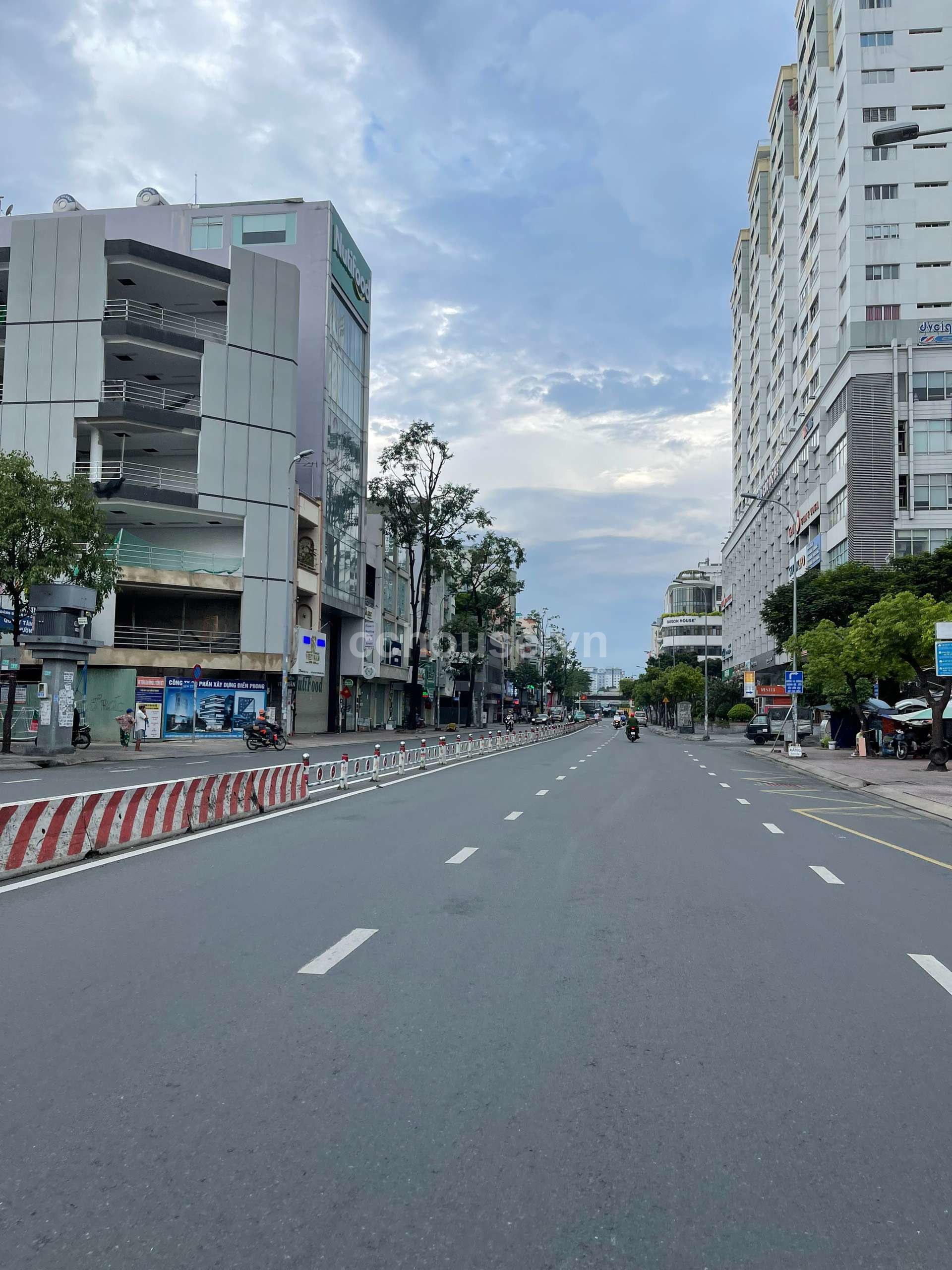Bán nhà MT Nguyễn Thần Hiến, Quận 4 cũ ( P. Xóm Chiếu )