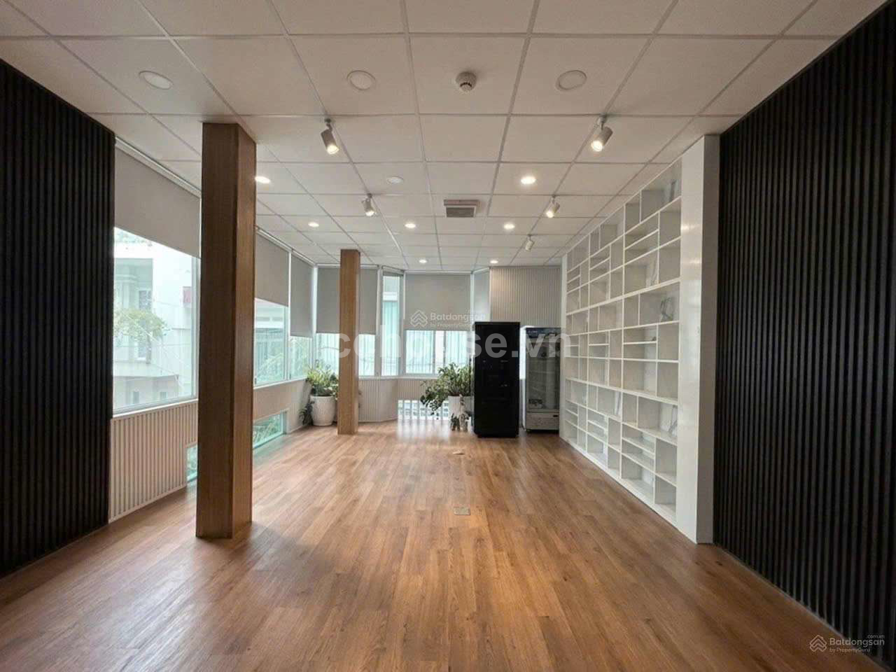 Căn góc - hẻm thông Nguyễn Thái Bình - Vincom Cộng Hoà. DT 3.9x14m. kC 5tầng . Giá 11.6 tỷ