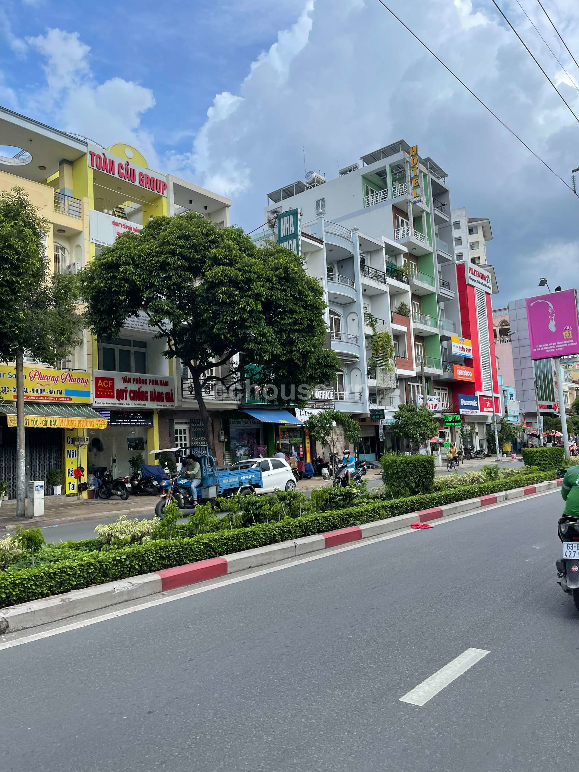 BÁN NHÀ MT ĐƯỜNG LẠC LONG QUÂN QUẬN 11_ LỀ RỘNG 8M_ 4 TẦNG KINH DOANH ĐA DẠNG_17 TỶ 2