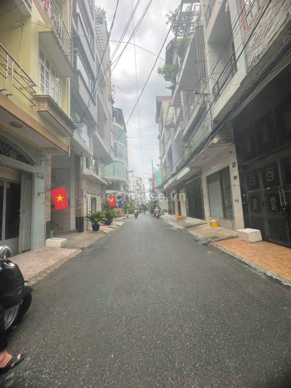 Mặt tiền nội bộ Cư Xá Lữ Gia, Phường 15, Quận 11.