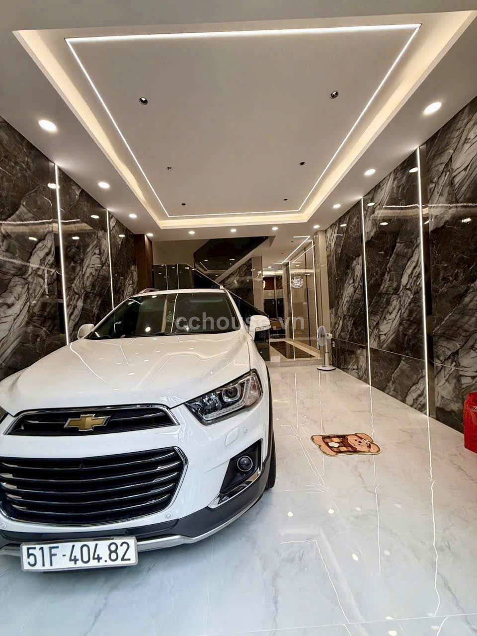 NHÀ SIÊU XINH HXH 6M HUỲNH VĂN BÁNH . Diện tích : 4.5 ❌15m. Kết cấu : 6 Tầng + Thang máy . Giá 17.9