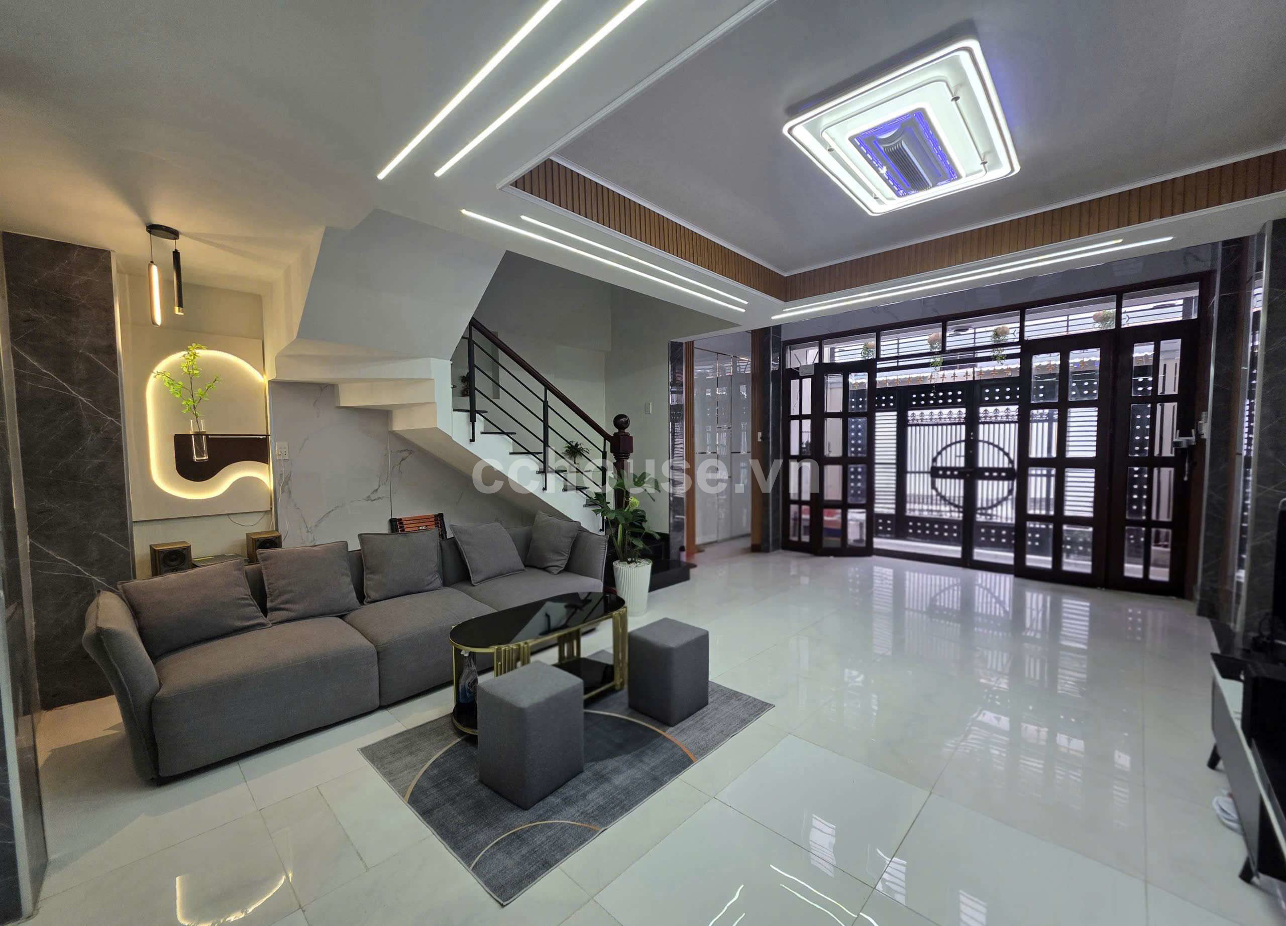 Hẻm 8m Lạc Long quân . P.5. Q11