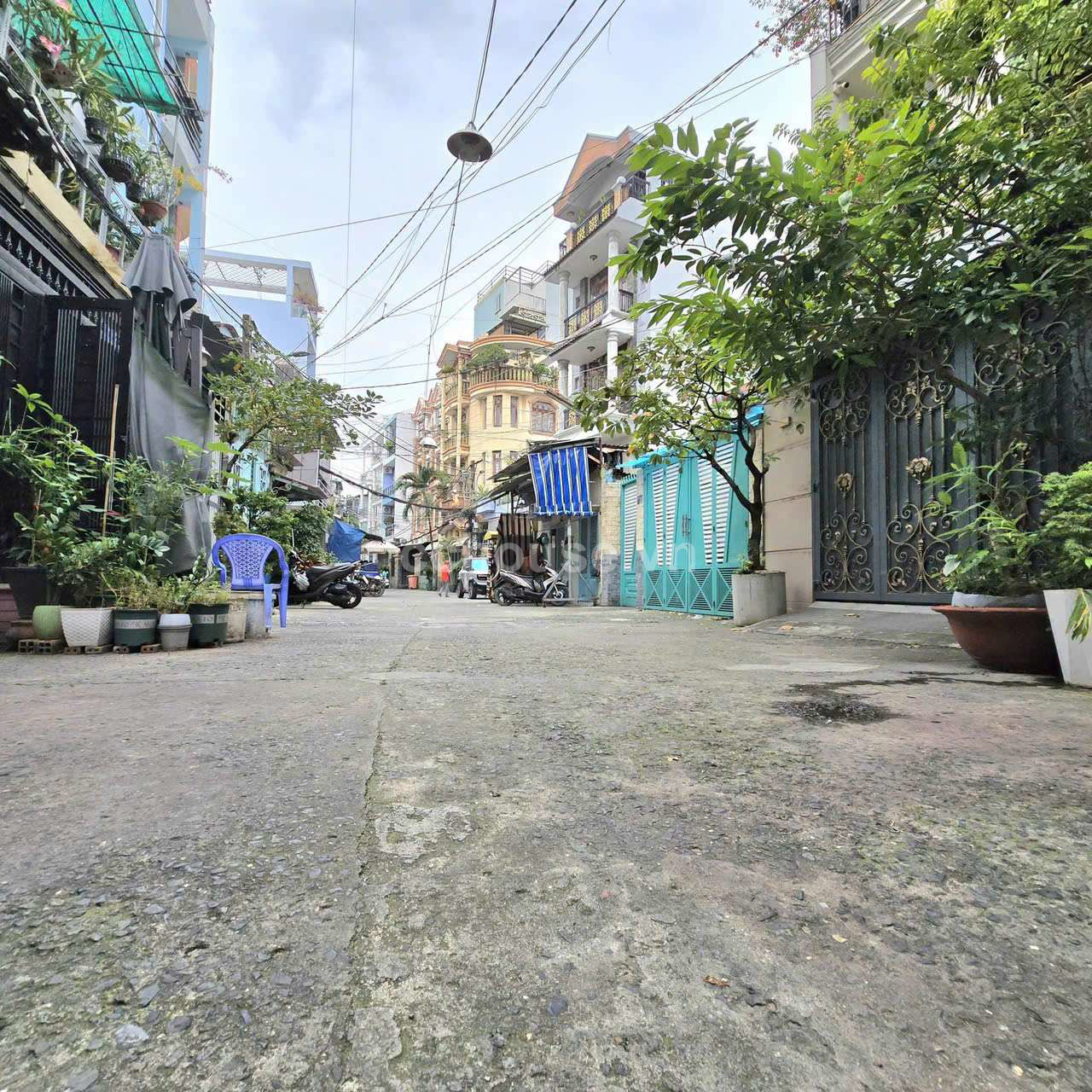 NHA-HEM-XE-HOI-TO-HIEN-THANH-QUAN-10--DT-1051M²-NO-HAU-775M--4-TANG--GIA-20-TY-id11443