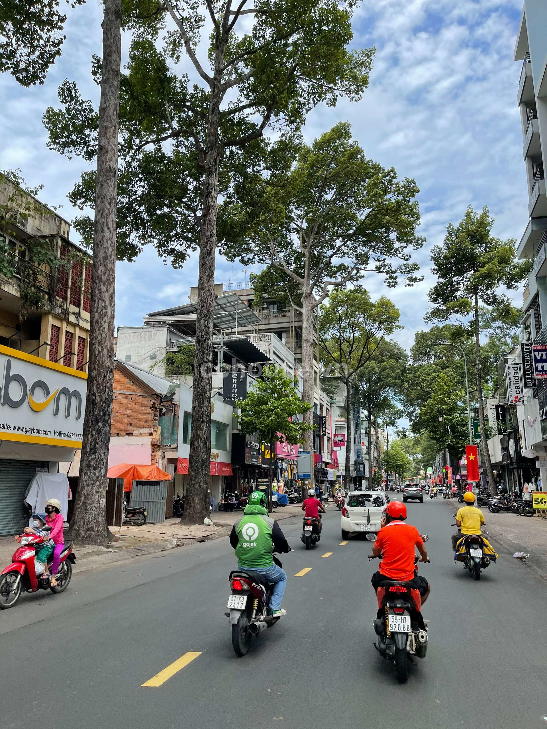 VỊ TRÍ VÀNG – TRUNG TÂM PHỐ THỜI TRANG NGUYỄN TRÃI