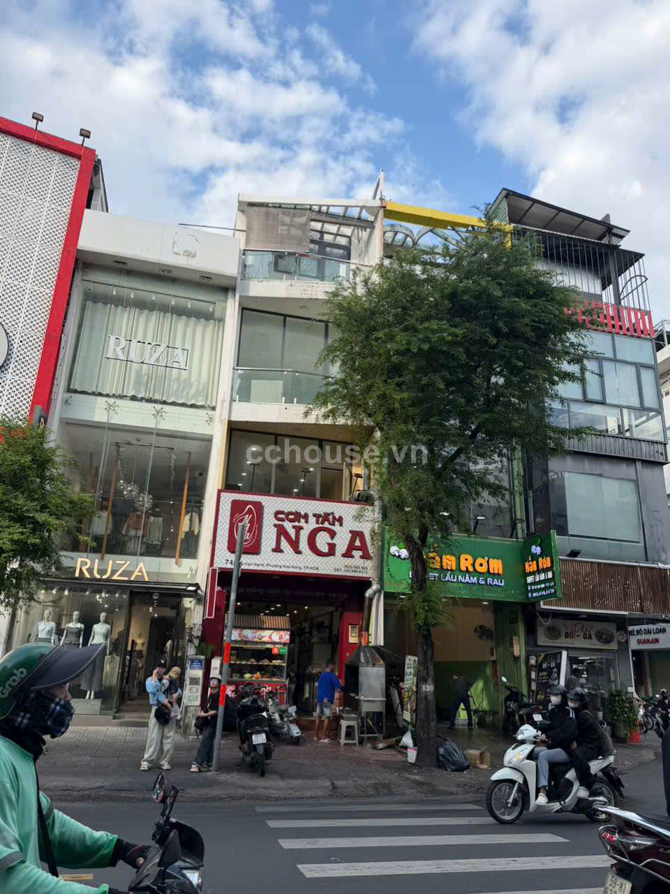 CỰC HIẾM NHÀ MẶT TIỀN SƯ VẠN HẠNH 12 QUẬN 10 ĐỐI DIỆN VANHANH MALL 4Mx17M 4 TẦNG HĐT 45 TRIỆU