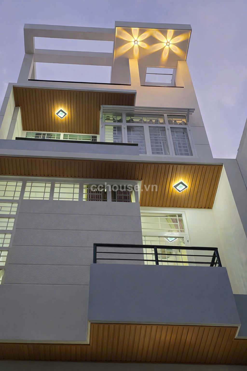 Hẻm 8m Lạc Long quân . P.5. Q11