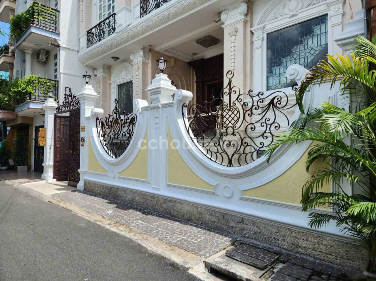 Bán Biệt thự MTNB  Cao Thắng Q10, gần khu Hà Đô. ( DT 12.5m x 16m)