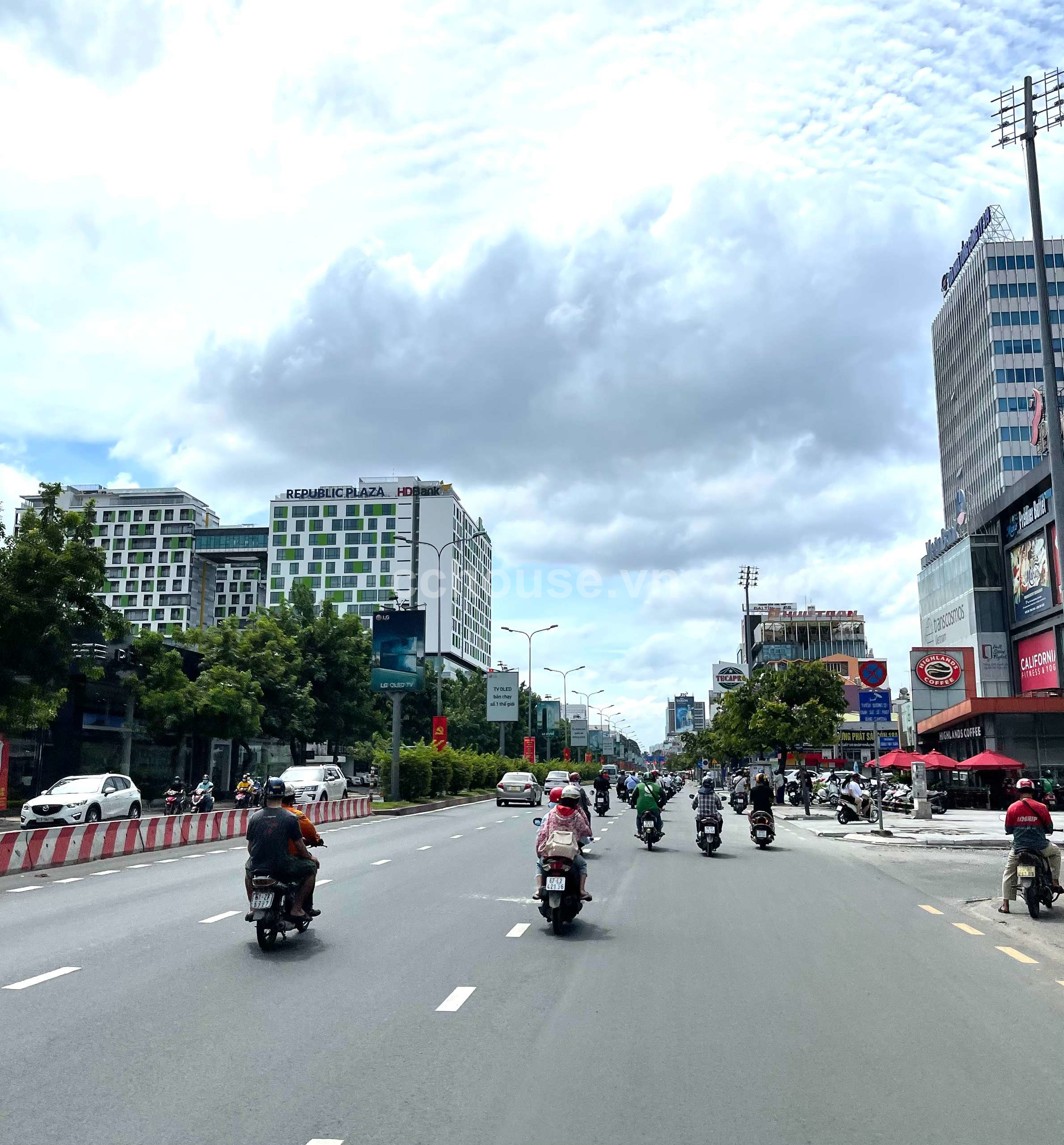 HÀNG HIẾM GÓC 3 MẶT TIỀN CỘNG HÒA TÂN BÌNH - CN: 165m2 ( Ngang 10,3m x Dài 21m ) - 4 TẦNG