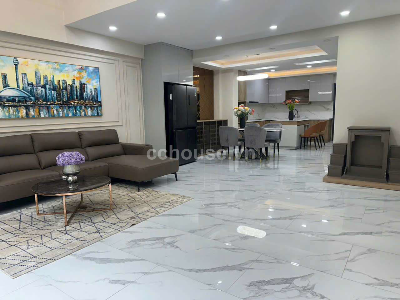 BIỆT THỰ HIẾM CÓ ĐƯỜNG PHẠM VIẾT CHÁNH QUẬN 1 
6M x 15M 1 TRỆT 5 LẦU THANG MÁY