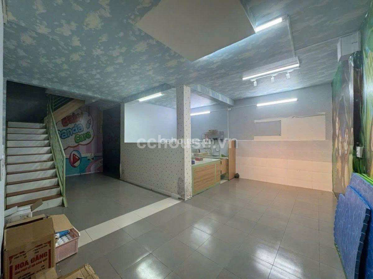 Mặt tiền Đồng Đen . DTTT: 227m.( 6.3x28)MH: 9.4m. K/c 3 tầng . Gia bán 39ty