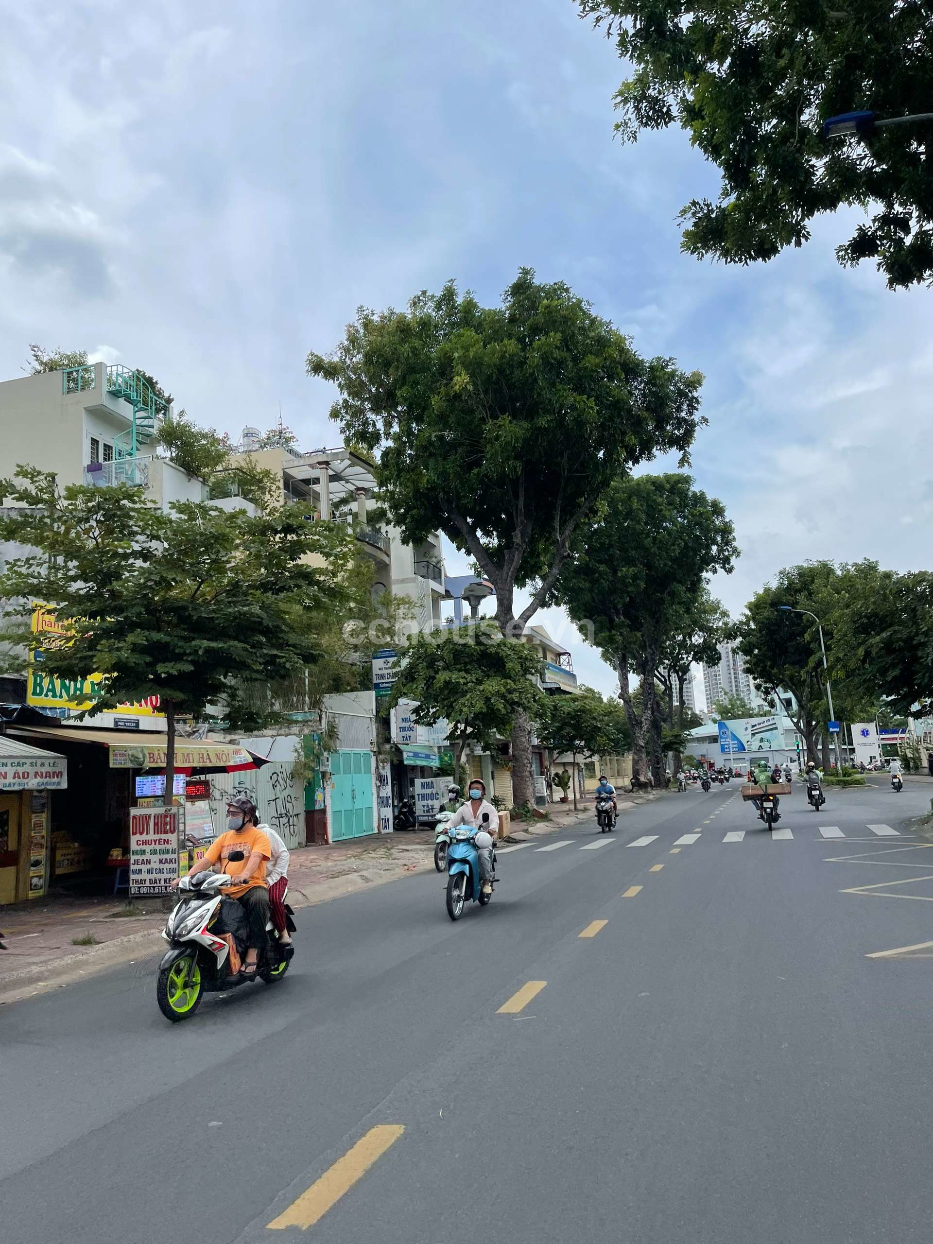 Bán nhà ngay MT Lữ Gia, 7mx16,4m, khuôn viên 115m, DTCN 83m, nhà 3 tầng, hẻm sau 10m