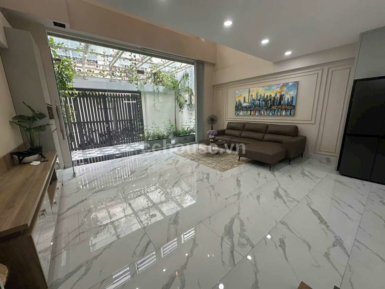 BIỆT THỰ HIẾM CÓ ĐƯỜNG PHẠM VIẾT CHÁNH QUẬN 1 
6M x 15M 1 TRỆT 5 LẦU THANG MÁY